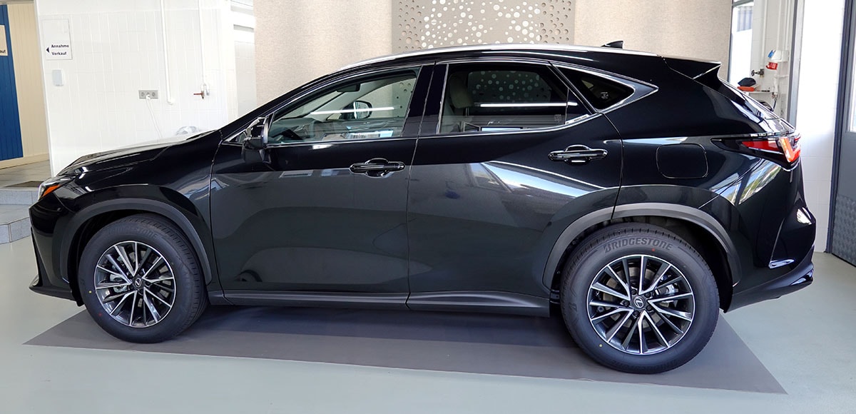 LEXUS NX 450h+ E-FOUR Comfort-image-1