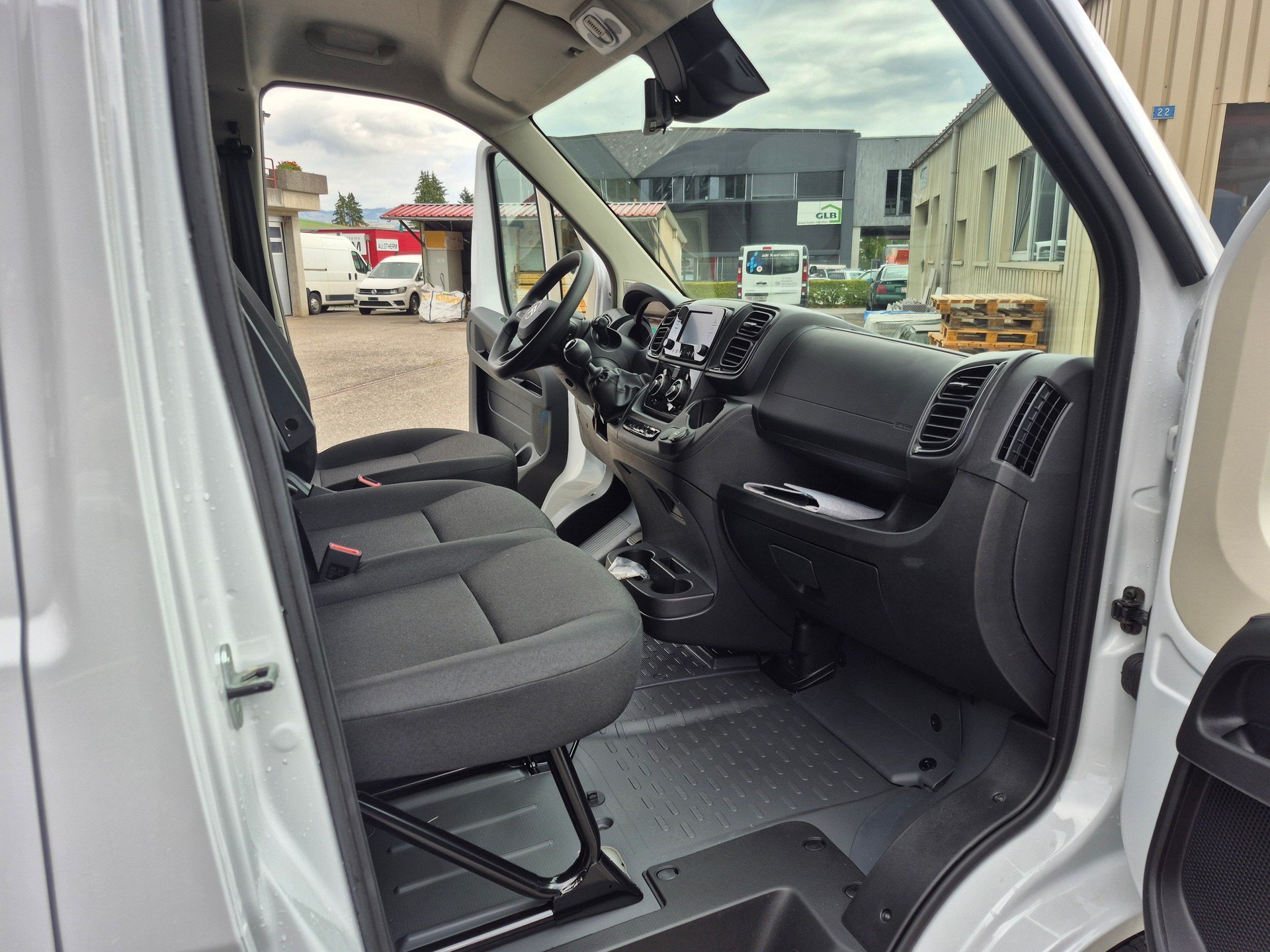 CITROEN Jumper 35 2.2 BlueHDi 140 L2H2-image-15