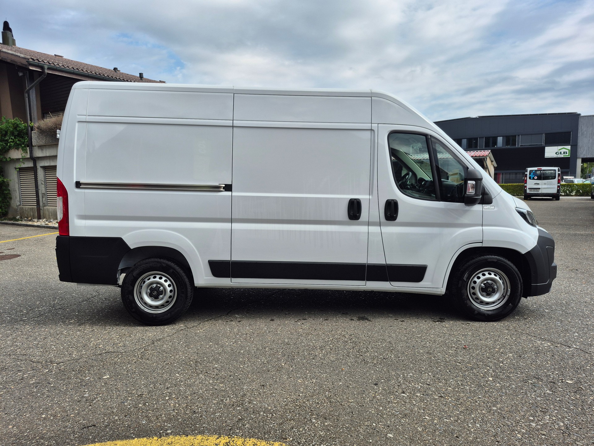 CITROEN Jumper 35 2.2 BlueHDi 140 L2H2-image-3