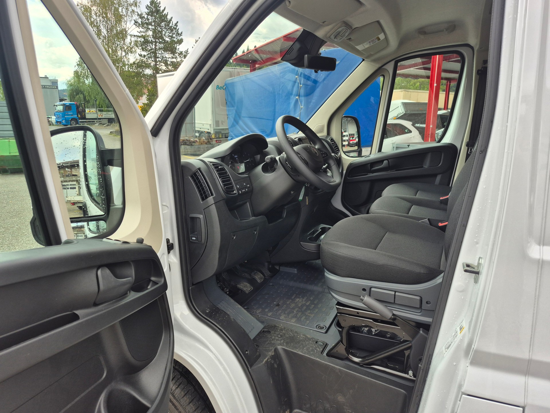 CITROEN Jumper 35 2.2 BlueHDi 140 L2H2-image-13