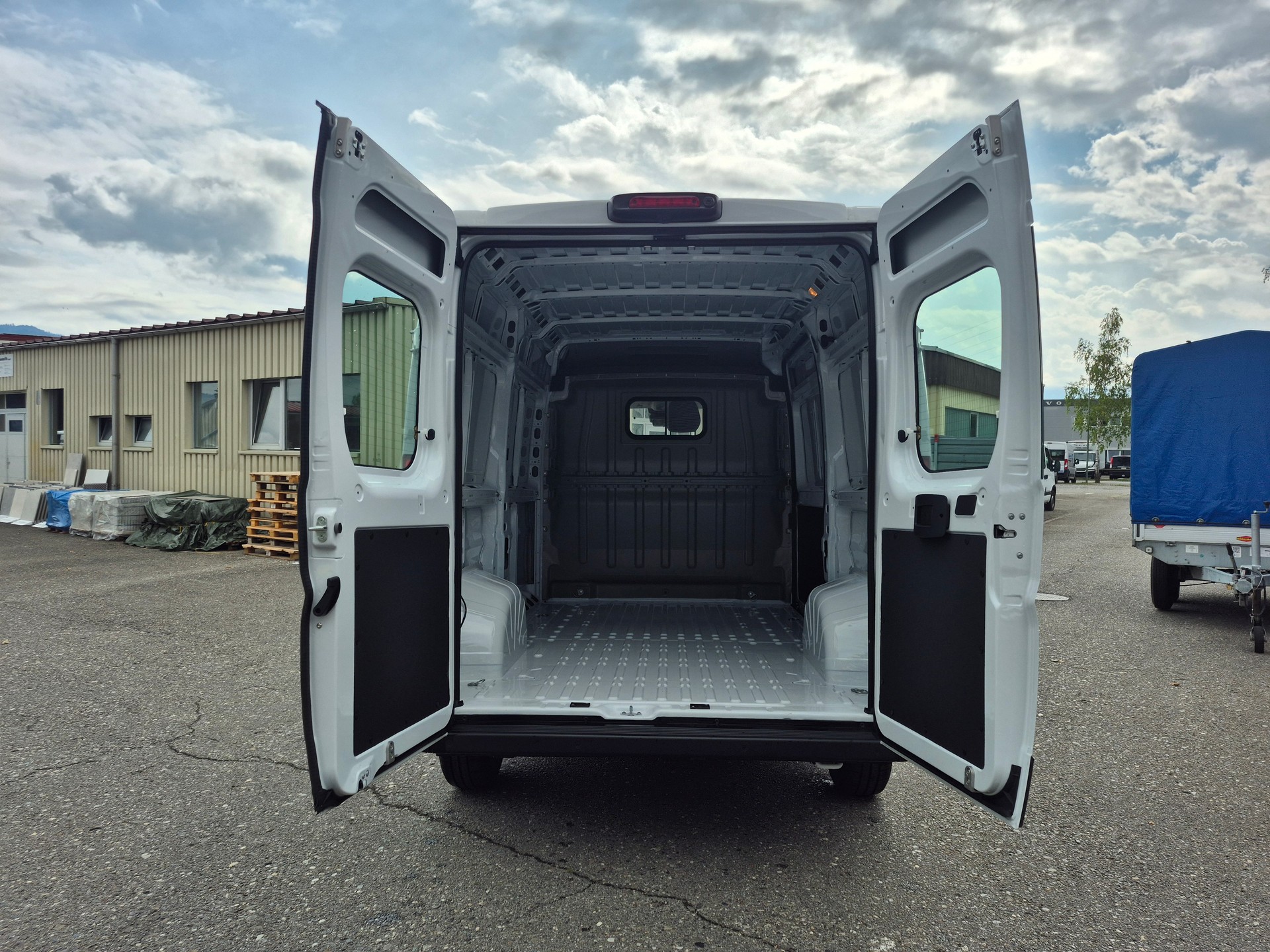 CITROEN Jumper 35 2.2 BlueHDi 140 L2H2-image-8