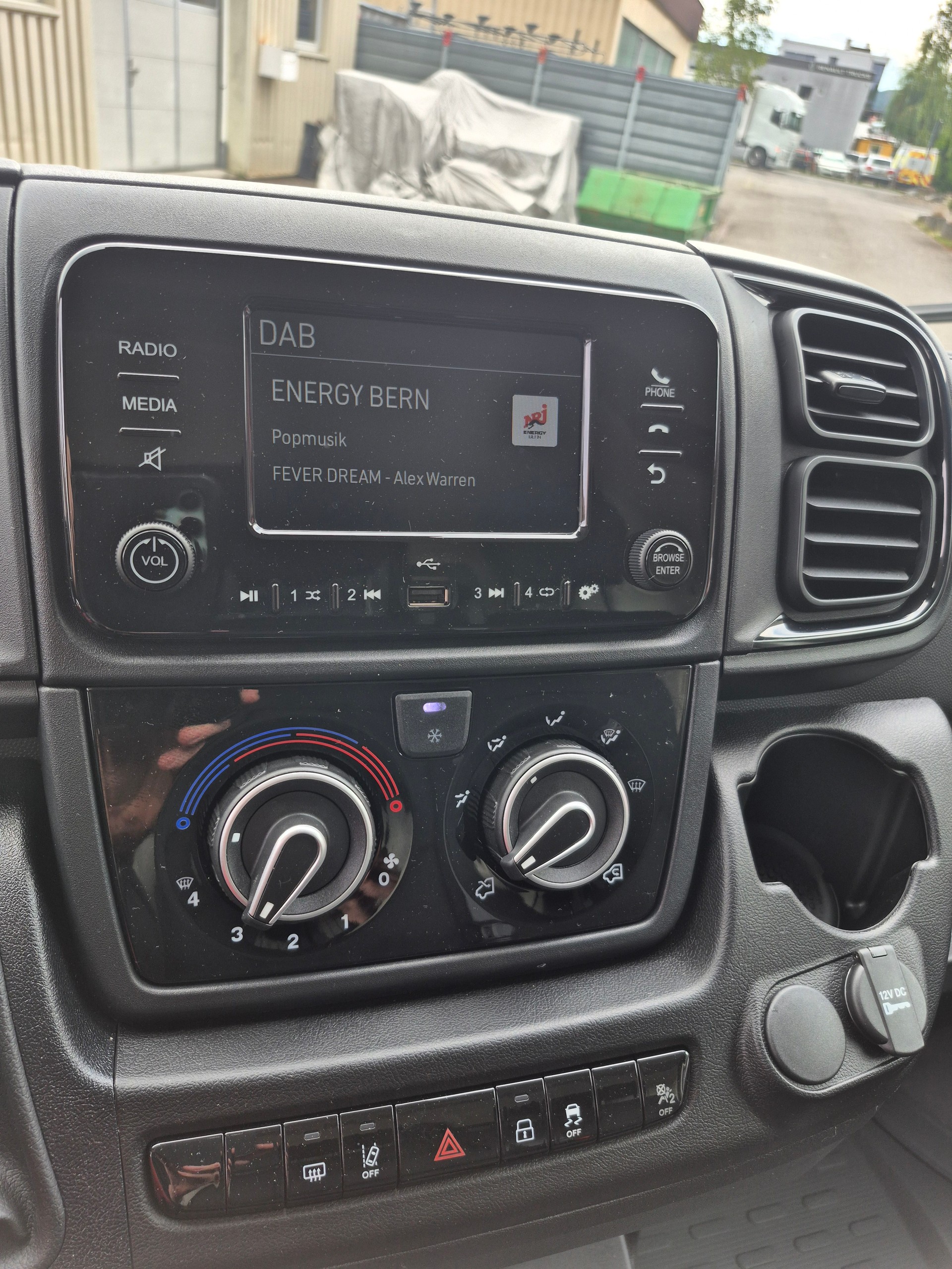CITROEN Jumper 35 2.2 BlueHDi 140 L2H2-image-17