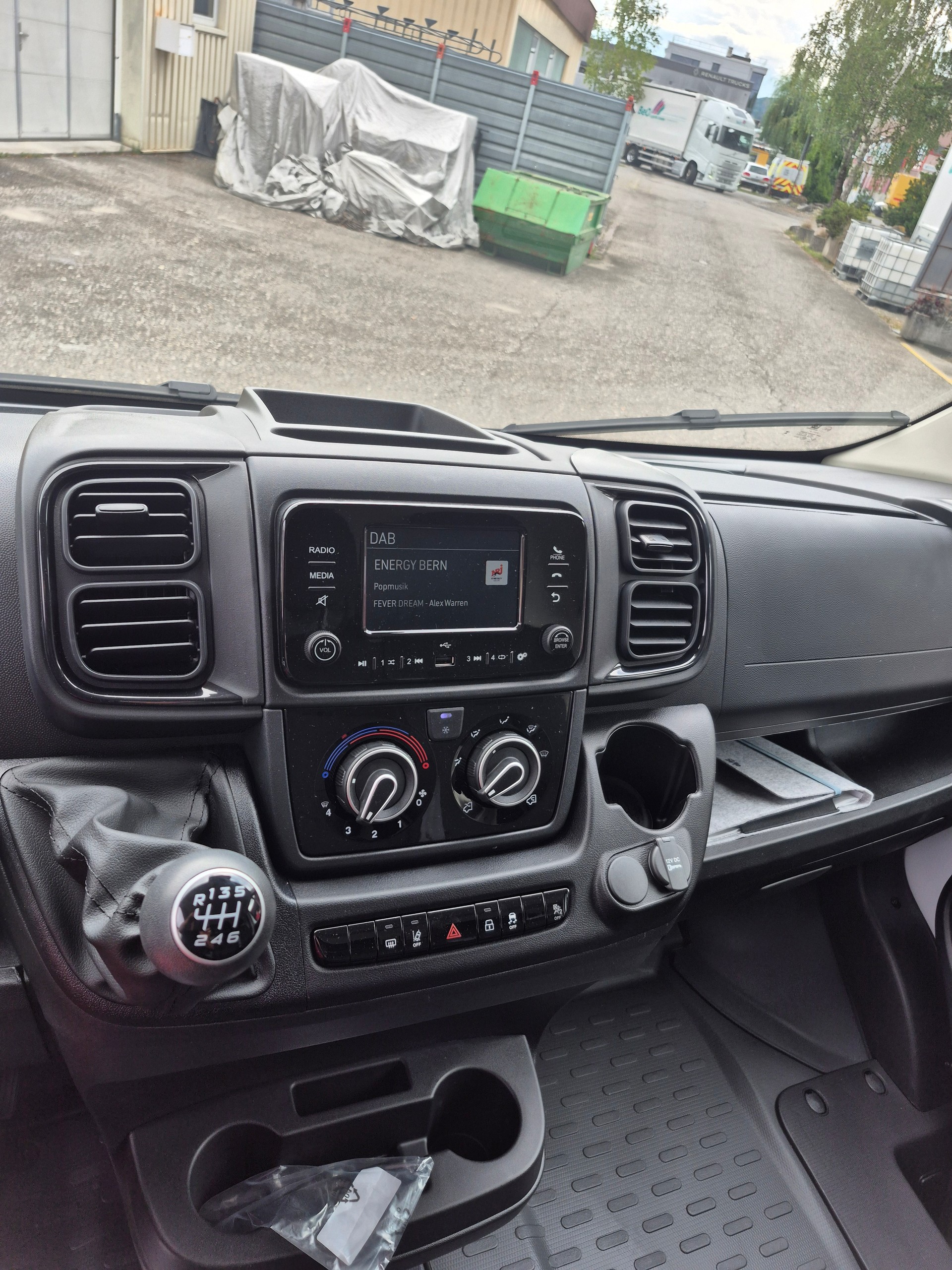 CITROEN Jumper 35 2.2 BlueHDi 140 L2H2-image-20