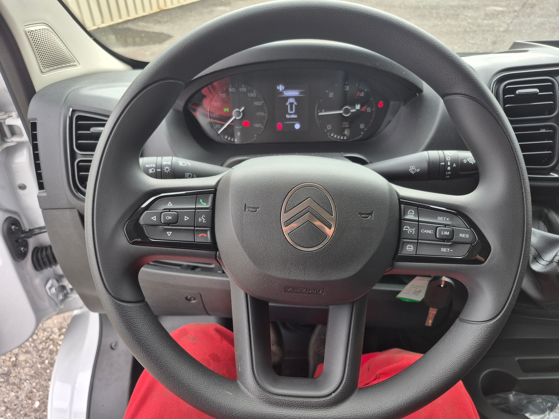 CITROEN Jumper 35 2.2 BlueHDi 140 L2H2-image-19