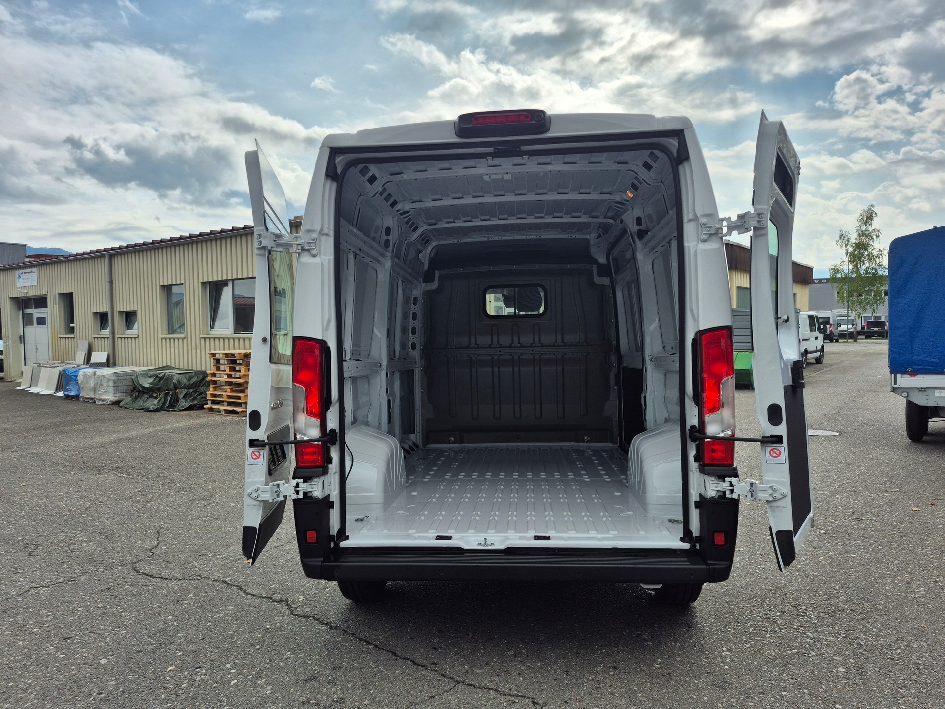CITROEN Jumper 35 2.2 BlueHDi 140 L2H2-image-9