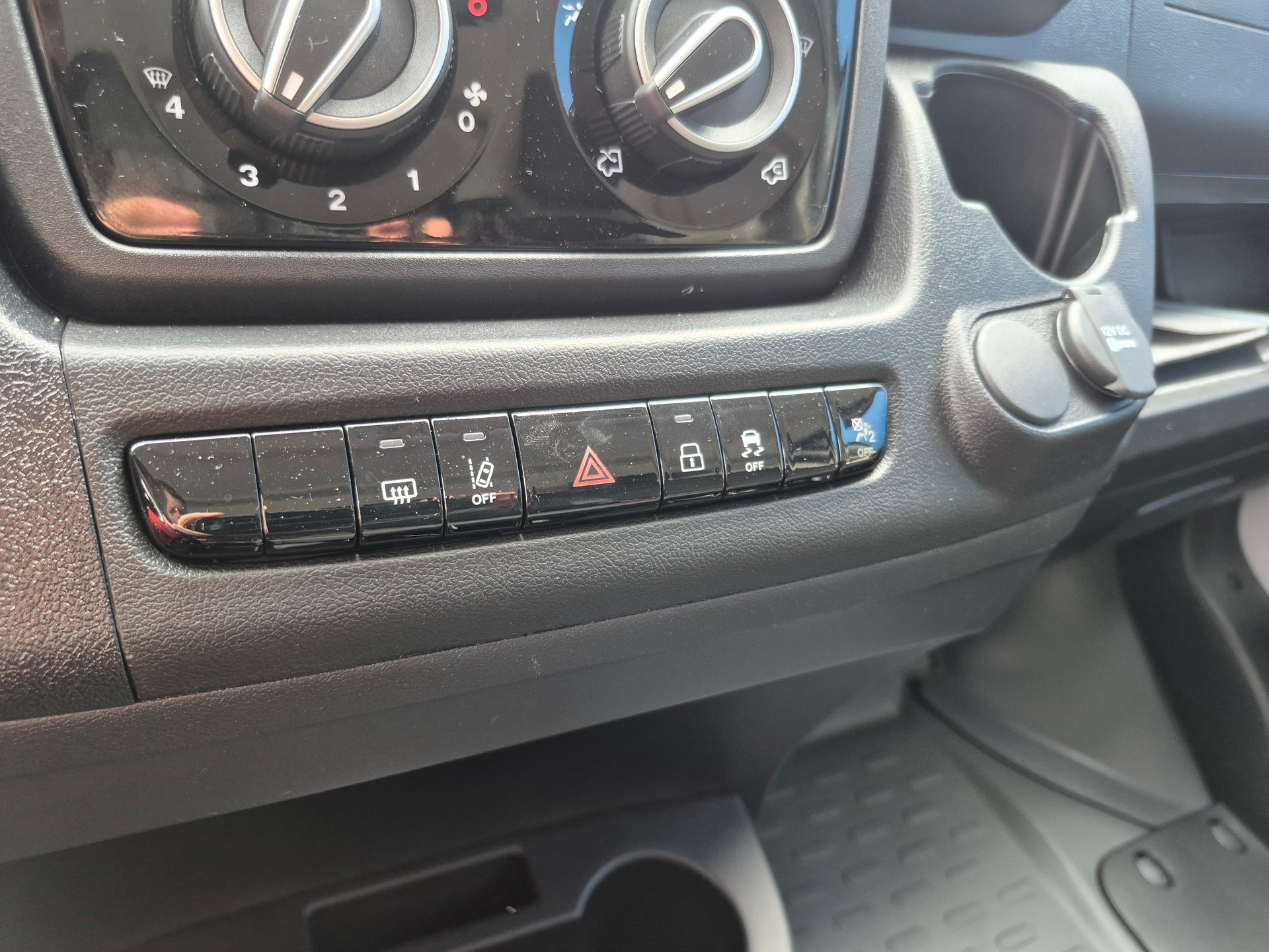 CITROEN Jumper 35 2.2 BlueHDi 140 L2H2-image-24