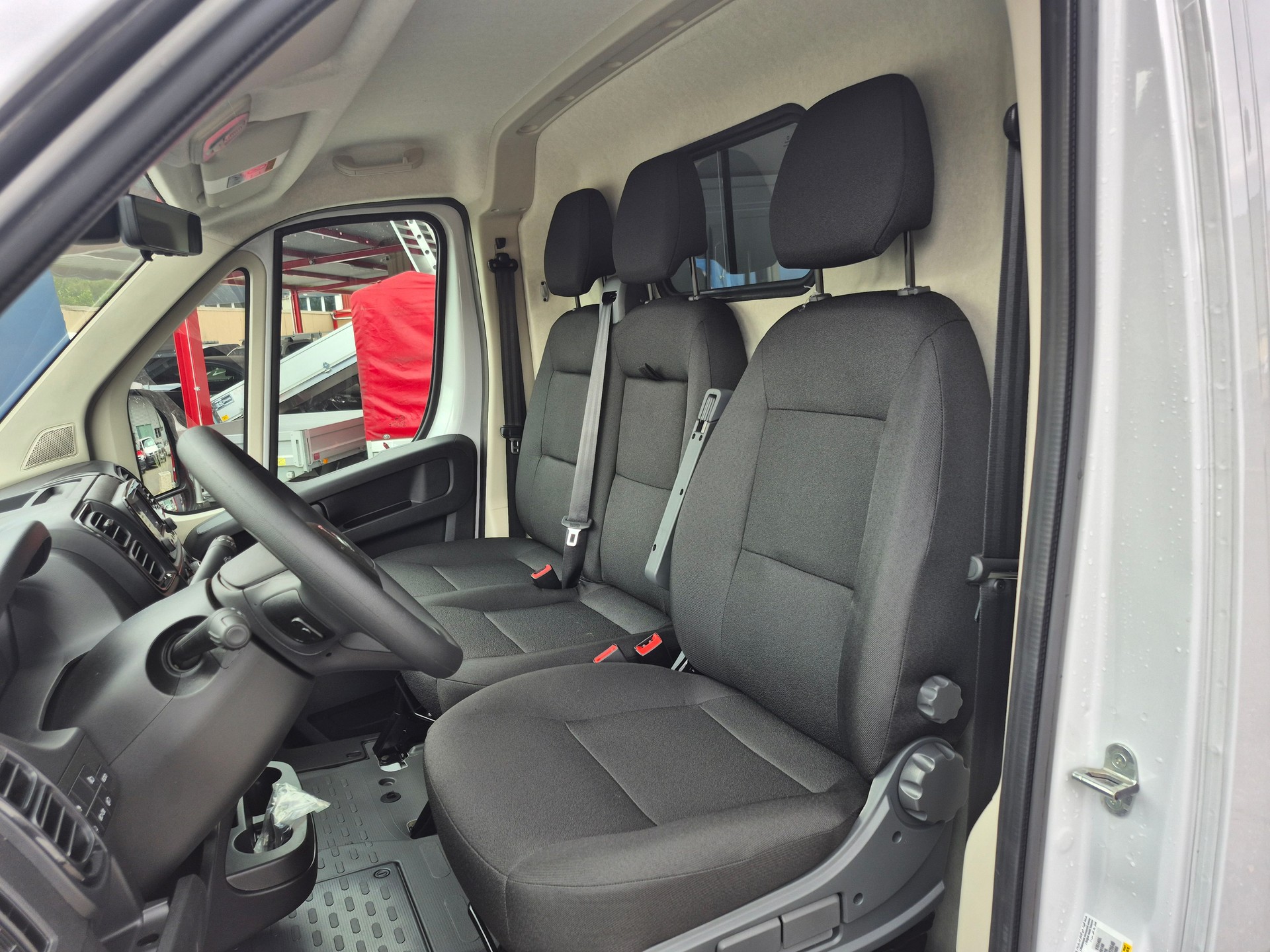 CITROEN Jumper 35 2.2 BlueHDi 140 L2H2-image-14