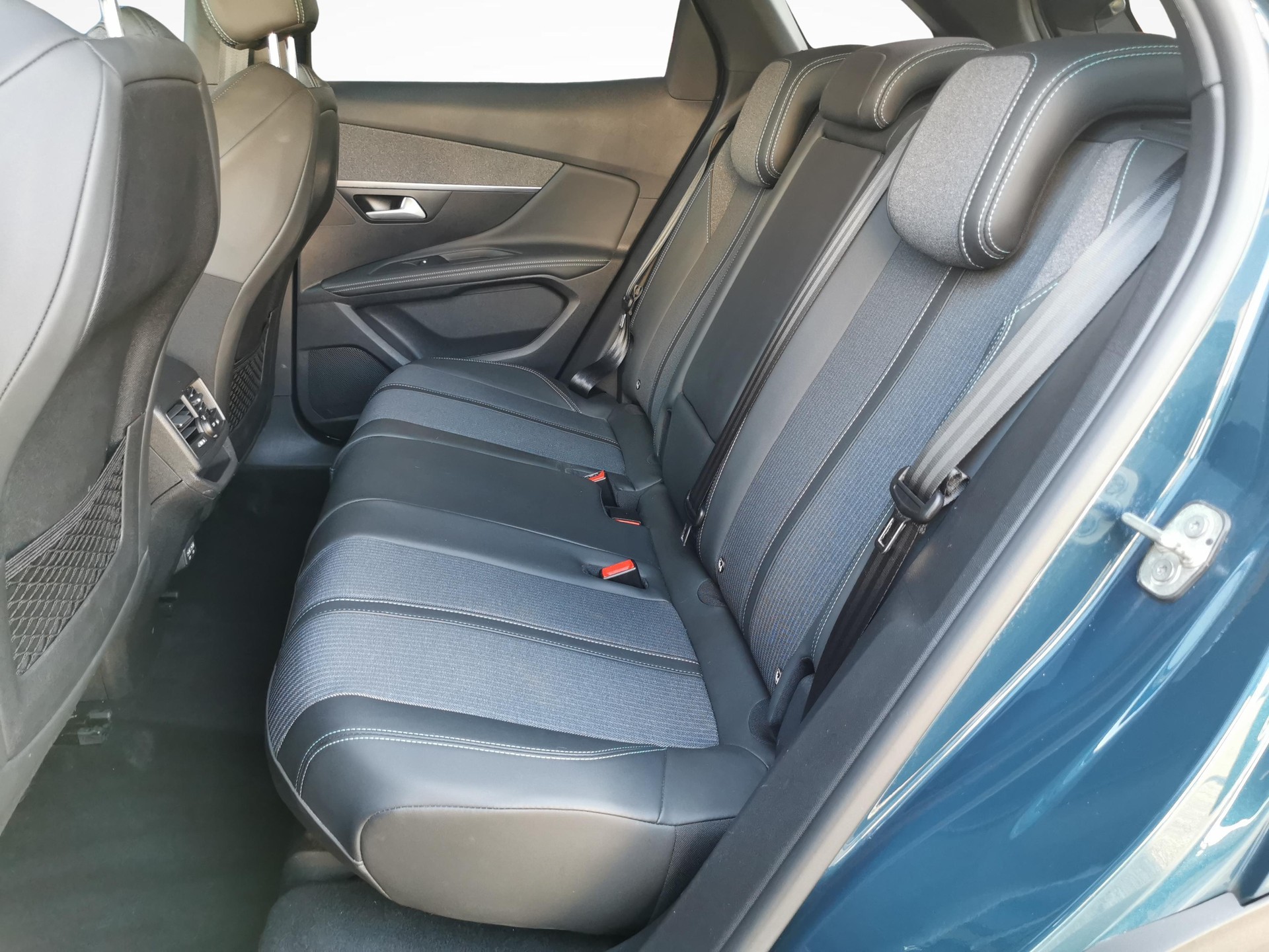 PEUGEOT 3008 1.2 PureTech Allure Pack-image-10