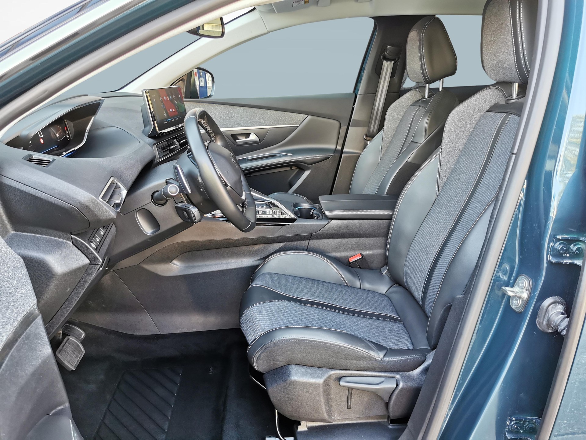 PEUGEOT 3008 1.2 PureTech Allure Pack-image-1