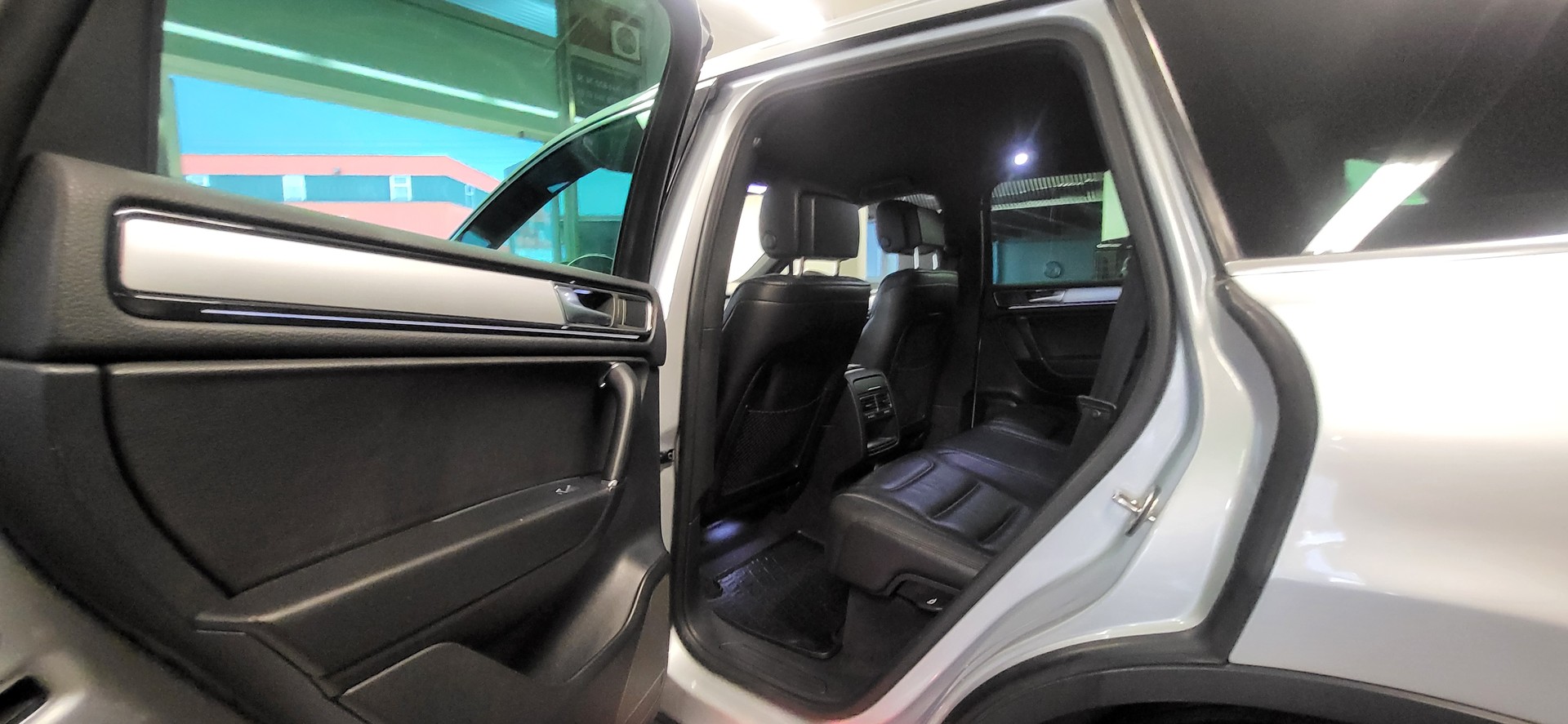 VW Touareg 3.0 TDI BlueMotion Technology Tiptronic-image-6