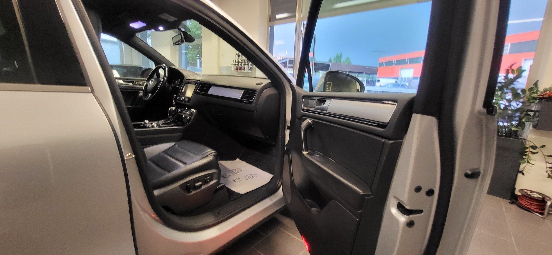 VW Touareg 3.0 TDI BlueMotion Technology Tiptronic-image-9