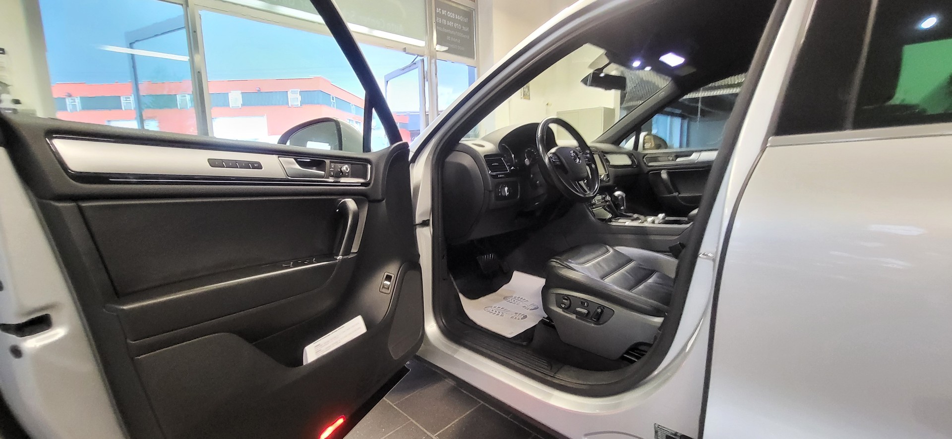 VW Touareg 3.0 TDI BlueMotion Technology Tiptronic-image-5