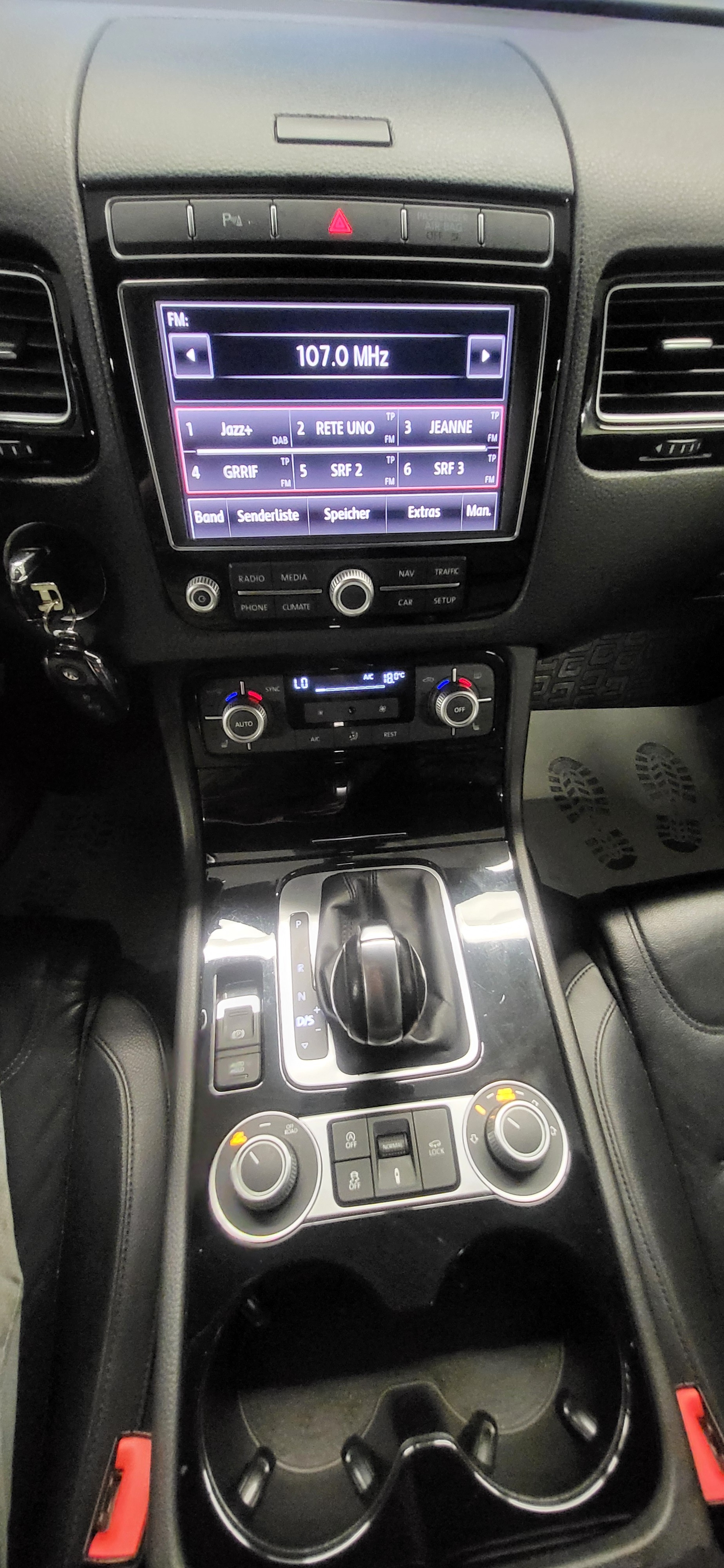 VW Touareg 3.0 TDI BlueMotion Technology Tiptronic-image-14