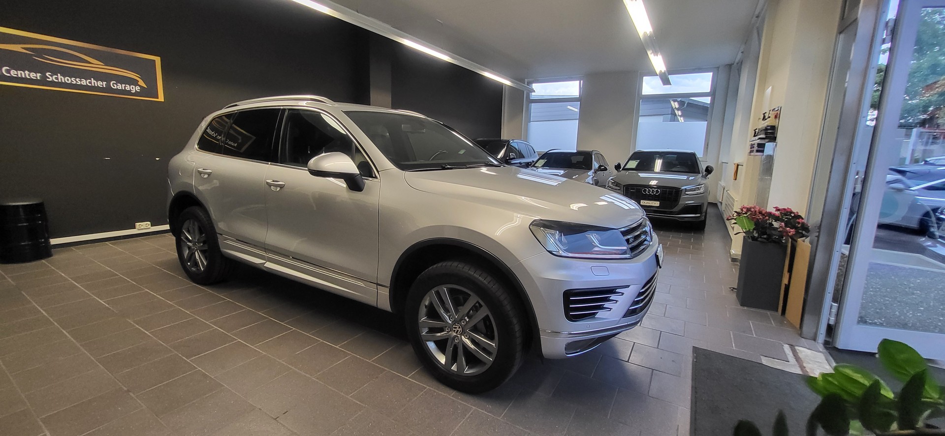 VW Touareg 3.0 TDI BlueMotion Technology Tiptronic-image-2