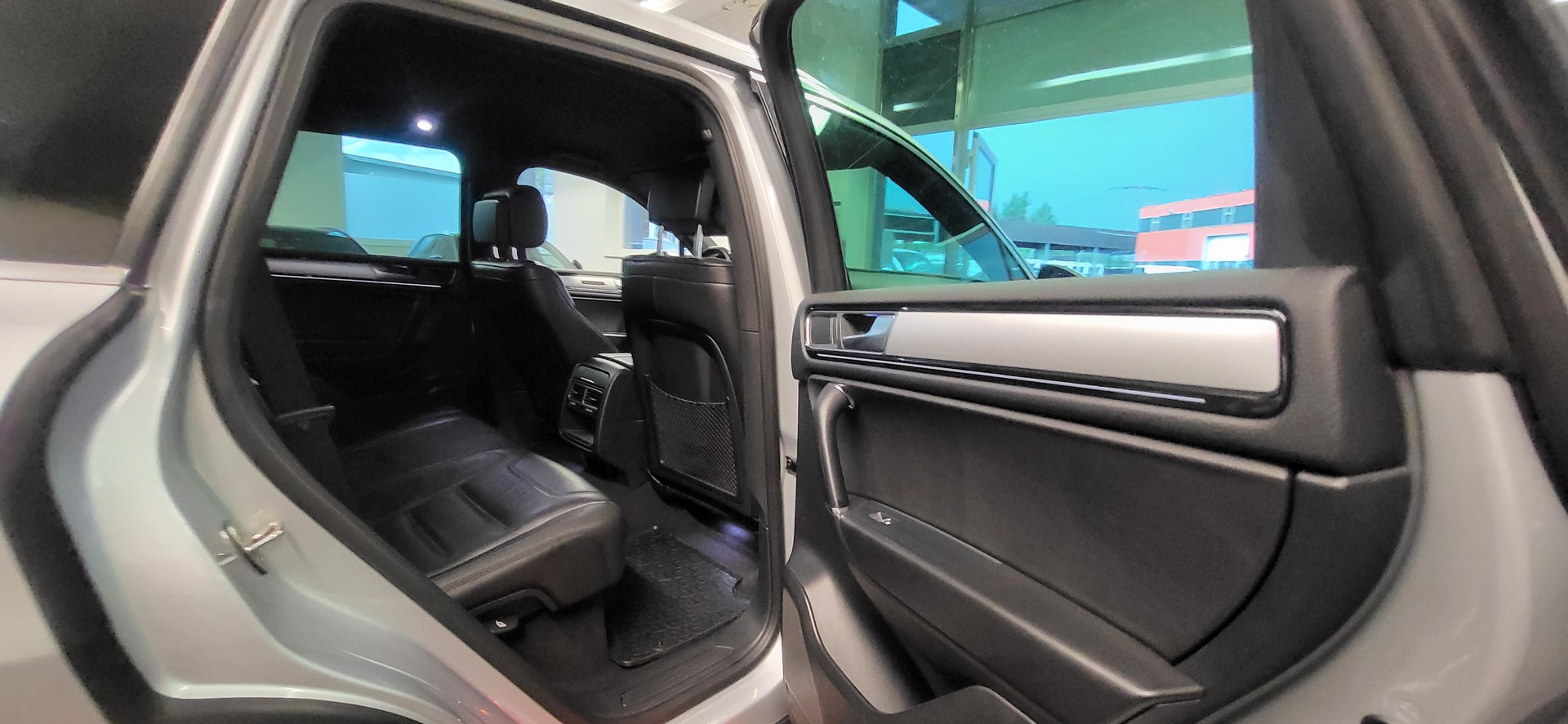 VW Touareg 3.0 TDI BlueMotion Technology Tiptronic-image-8