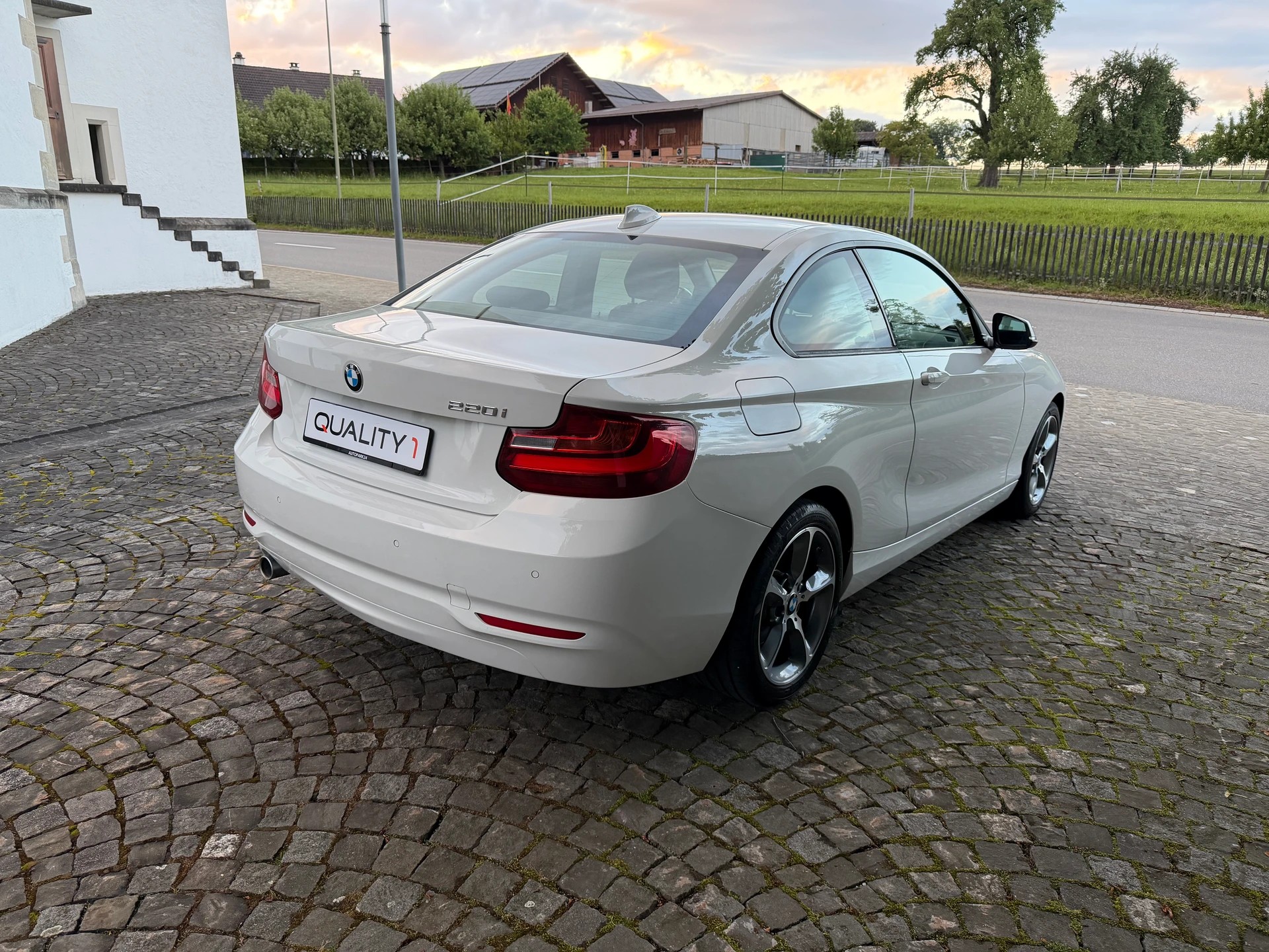 BMW 220iCoupé Steptronic / 1 Hand / CH-Fahrzeug / Frisch ab MFK / Service gepflegt / Navi / Xenon / DAB-image-5