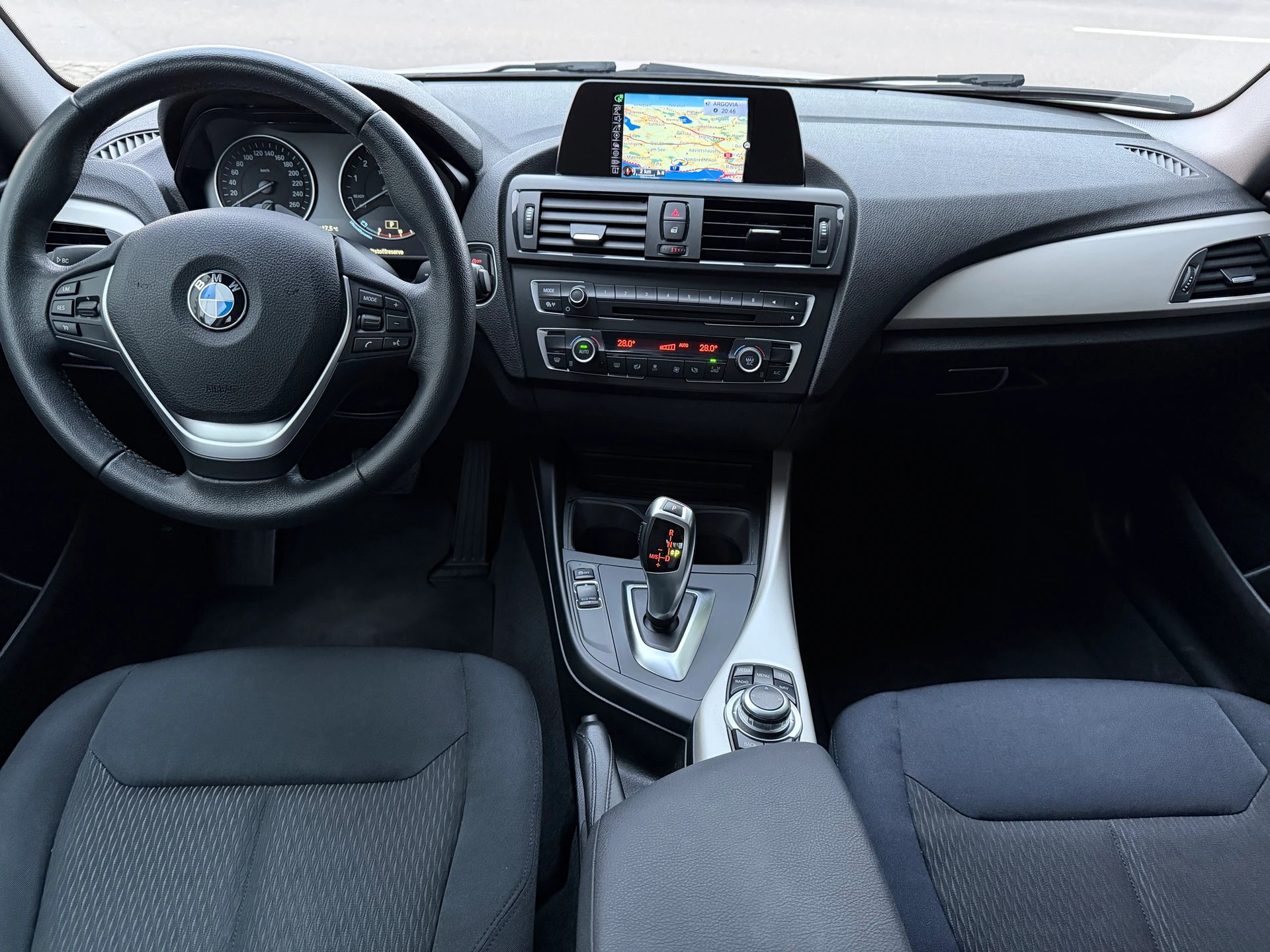 BMW 220iCoupé Steptronic / 1 Hand / CH-Fahrzeug / Frisch ab MFK / Service gepflegt / Navi / Xenon / DAB-image-11