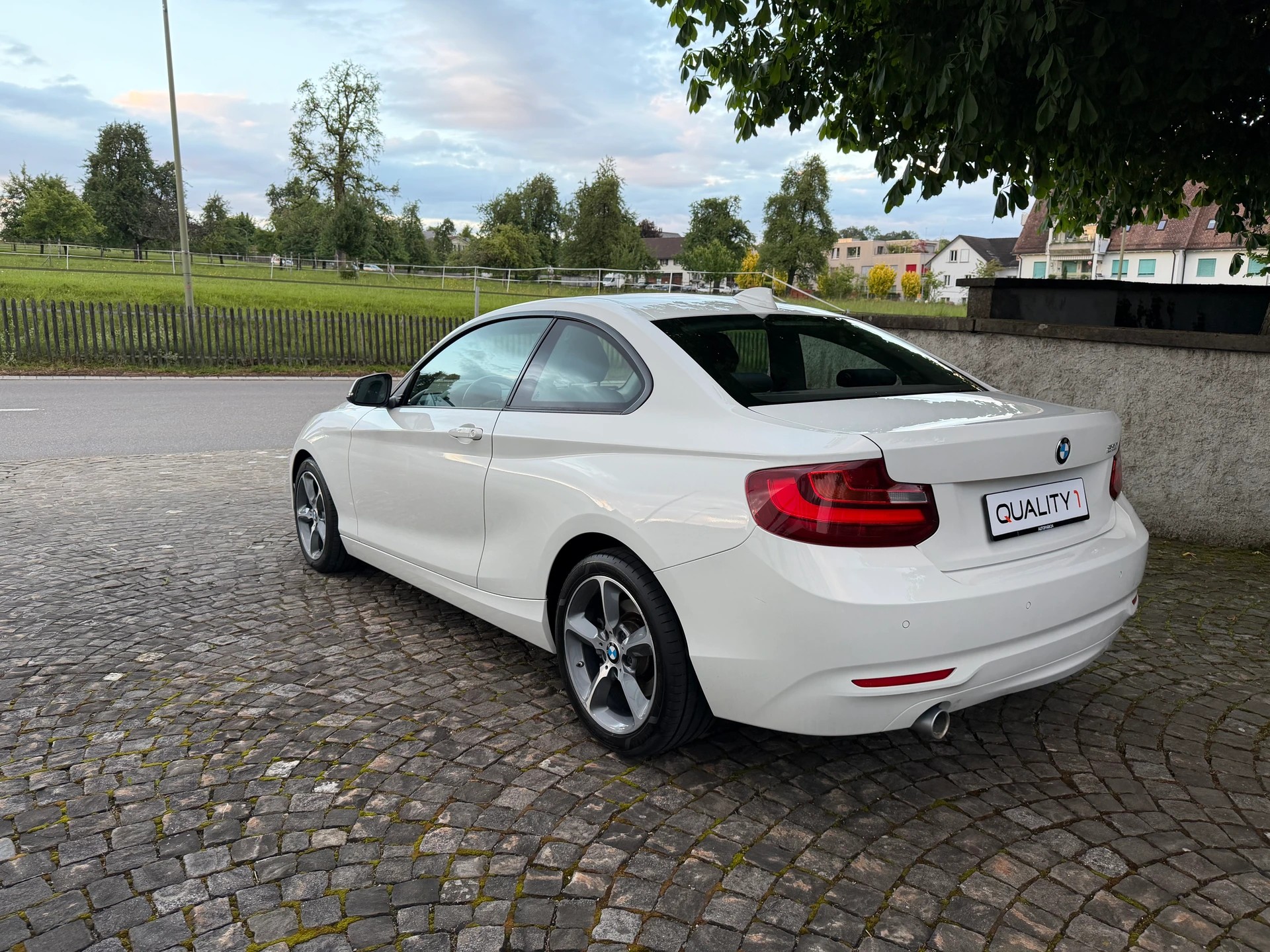 BMW 220iCoupé Steptronic / 1 Hand / CH-Fahrzeug / Frisch ab MFK / Service gepflegt / Navi / Xenon / DAB-image-7