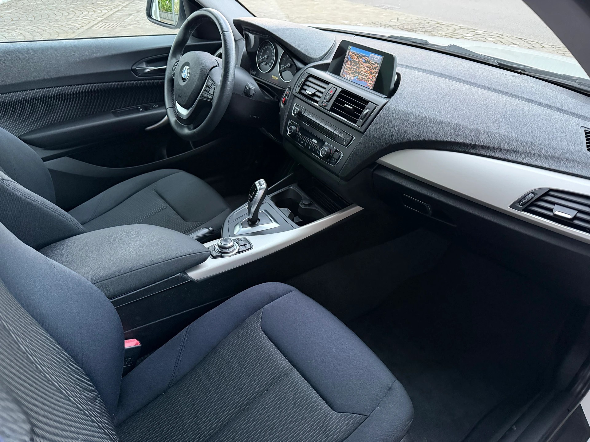 BMW 220iCoupé Steptronic / 1 Hand / CH-Fahrzeug / Frisch ab MFK / Service gepflegt / Navi / Xenon / DAB-image-10