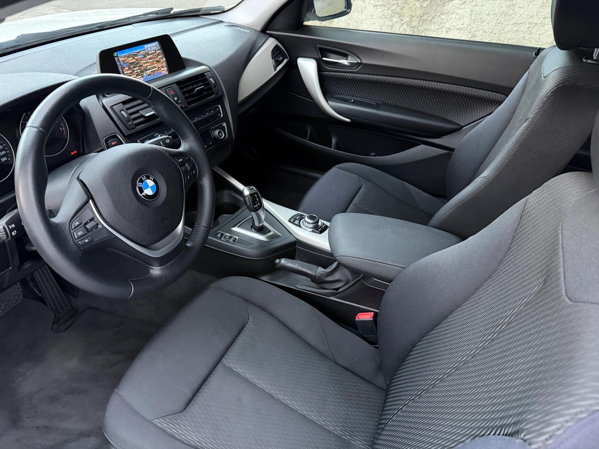 BMW 220iCoupé Steptronic / 1 Hand / CH-Fahrzeug / Frisch ab MFK / Service gepflegt / Navi / Xenon / DAB-image-9