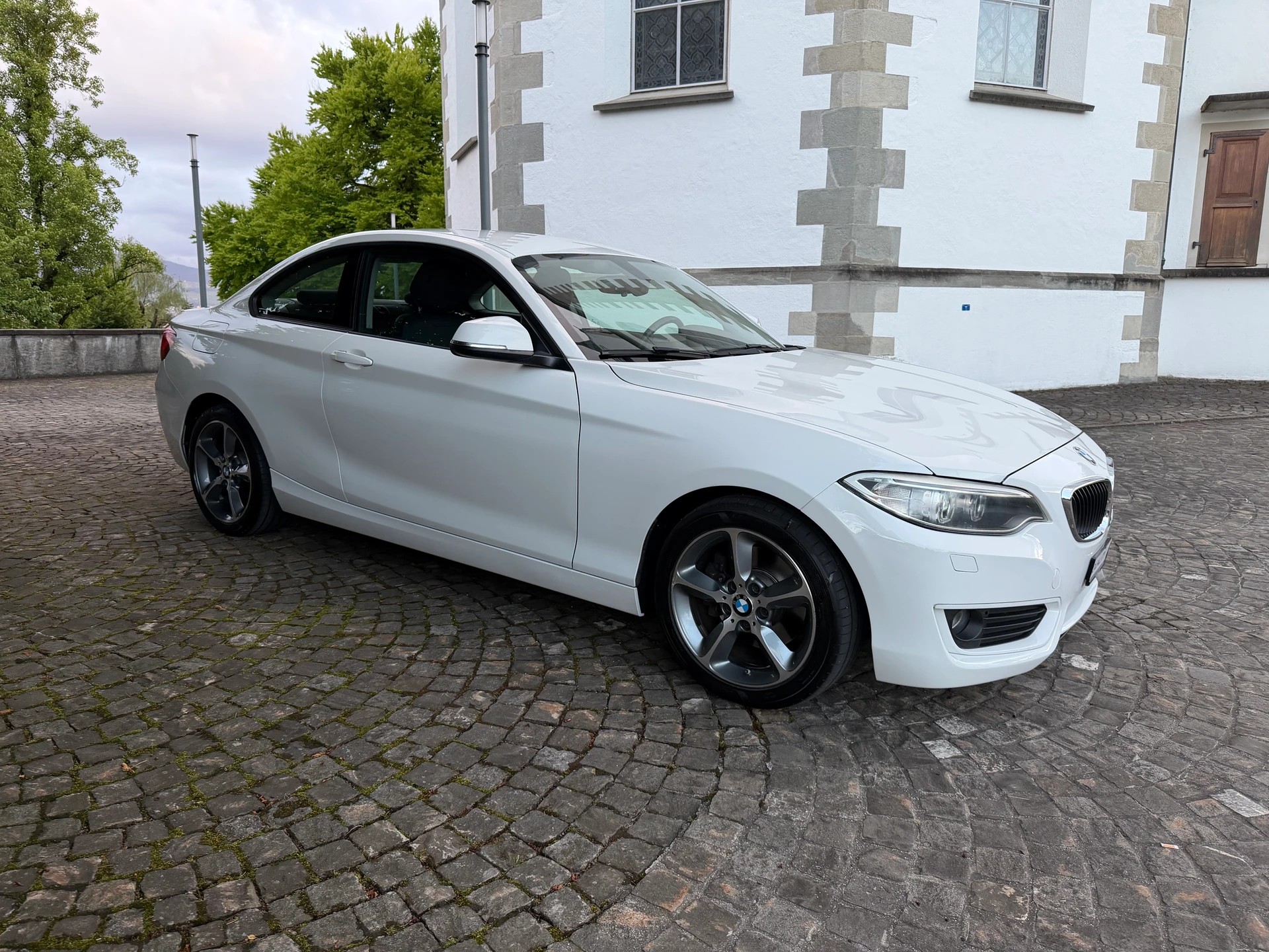 BMW 220iCoupé Steptronic / 1 Hand / CH-Fahrzeug / Frisch ab MFK / Service gepflegt / Navi / Xenon / DAB-image-3