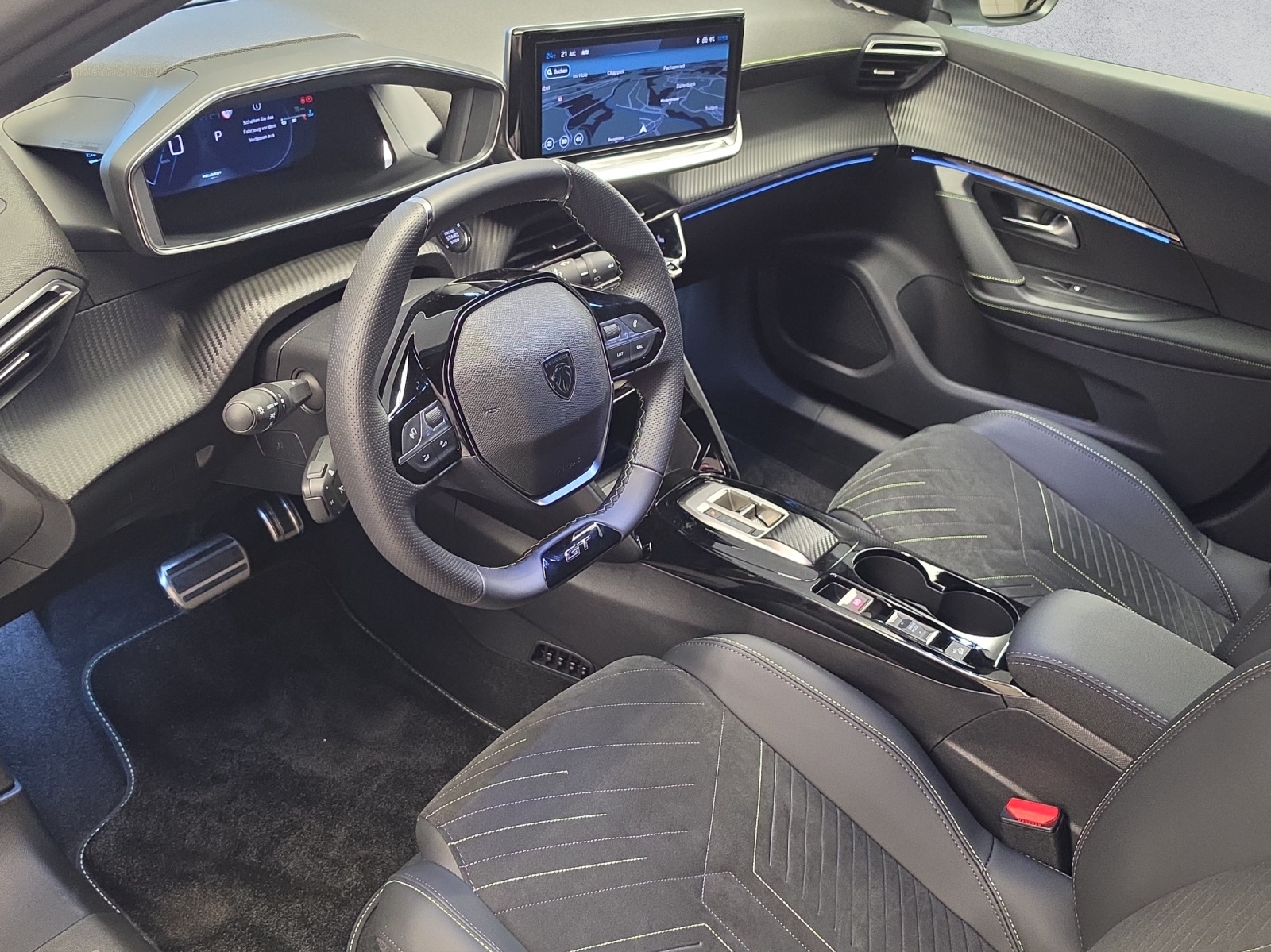 PEUGEOT 2008 1.2 145 MHEV GT-image-9