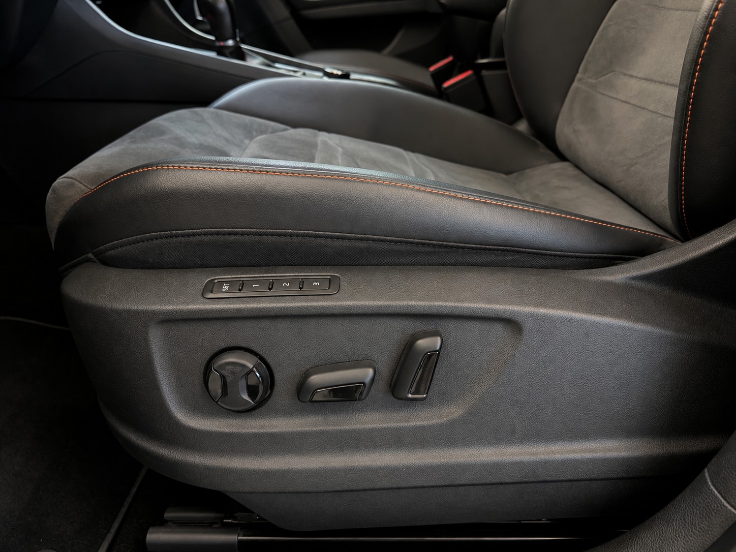 SEAT Ateca 2.0 TSI Hola FR 4Drive DSG-image-9