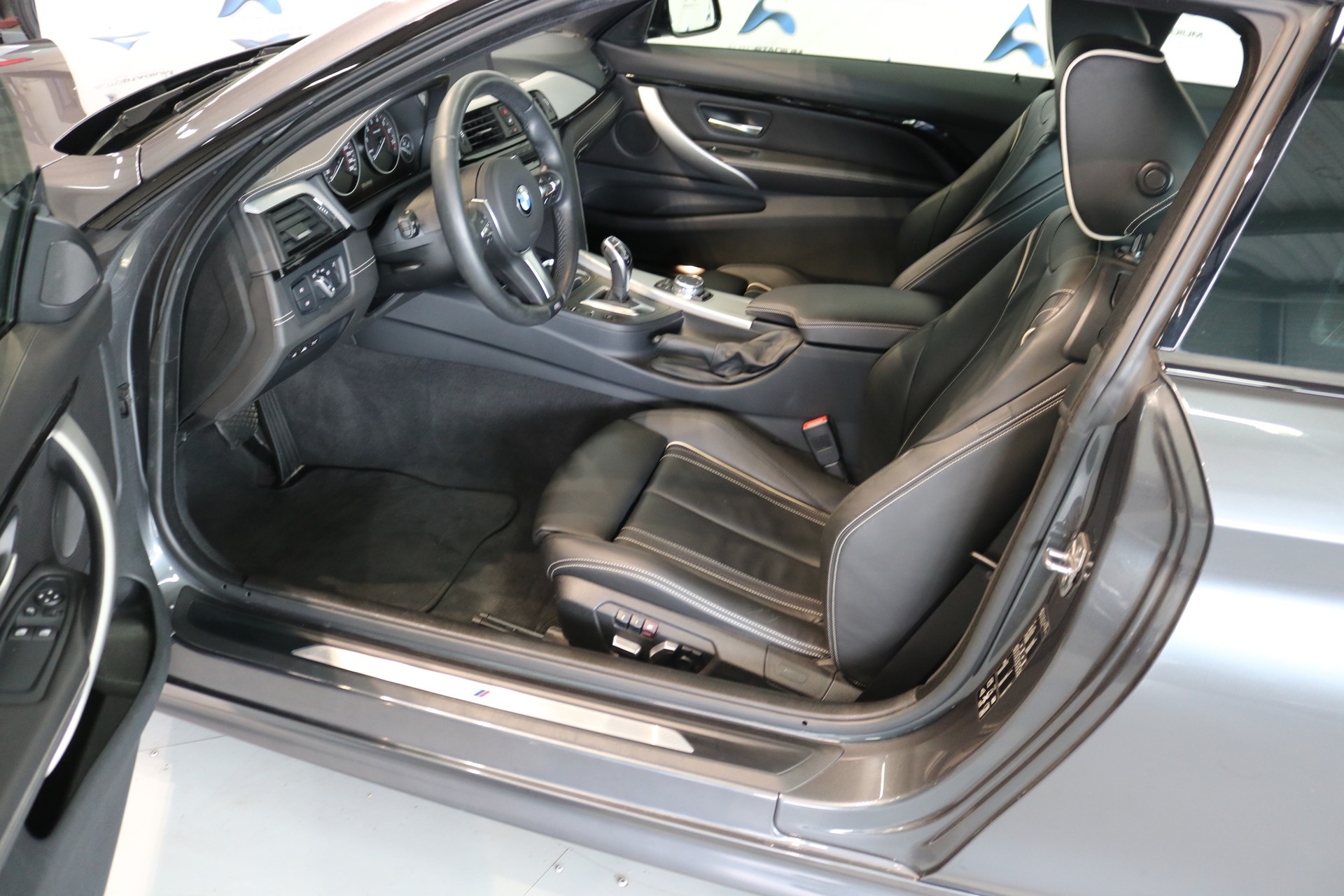 BMW 435i Coupé xDrive M Sport Steptronic-image-3