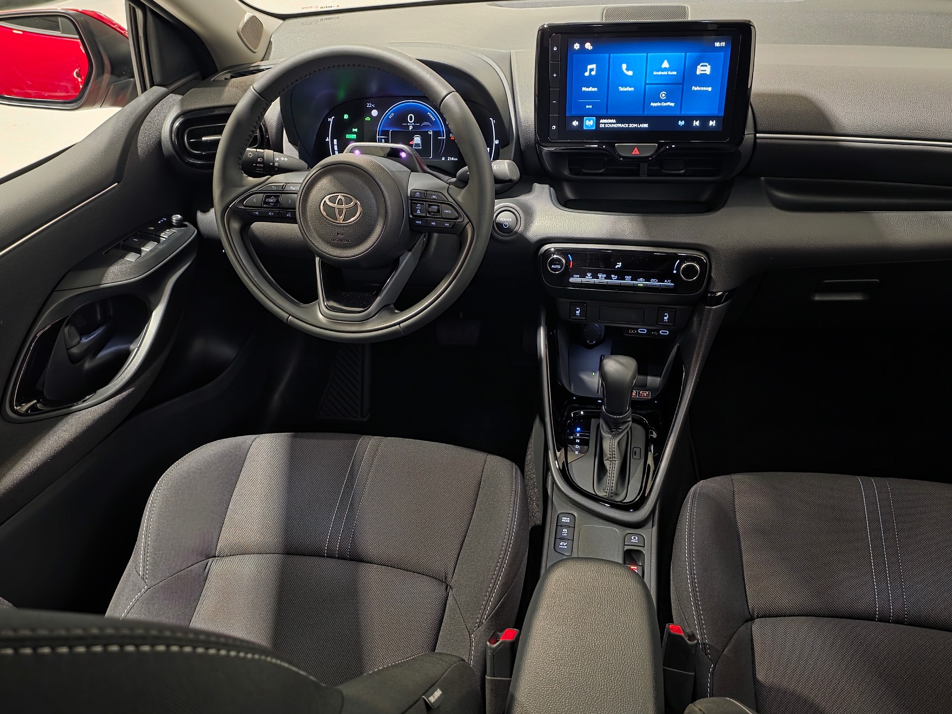 TOYOTA Yaris 1.5 e-CVT Teamplayer-image-5