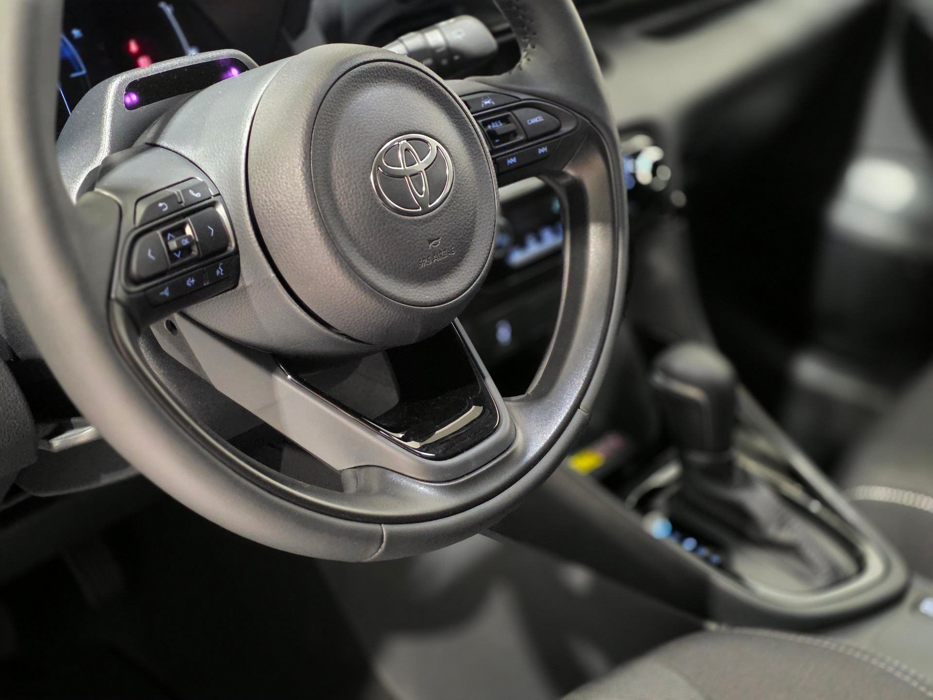 TOYOTA Yaris 1.5 e-CVT Teamplayer-image-7