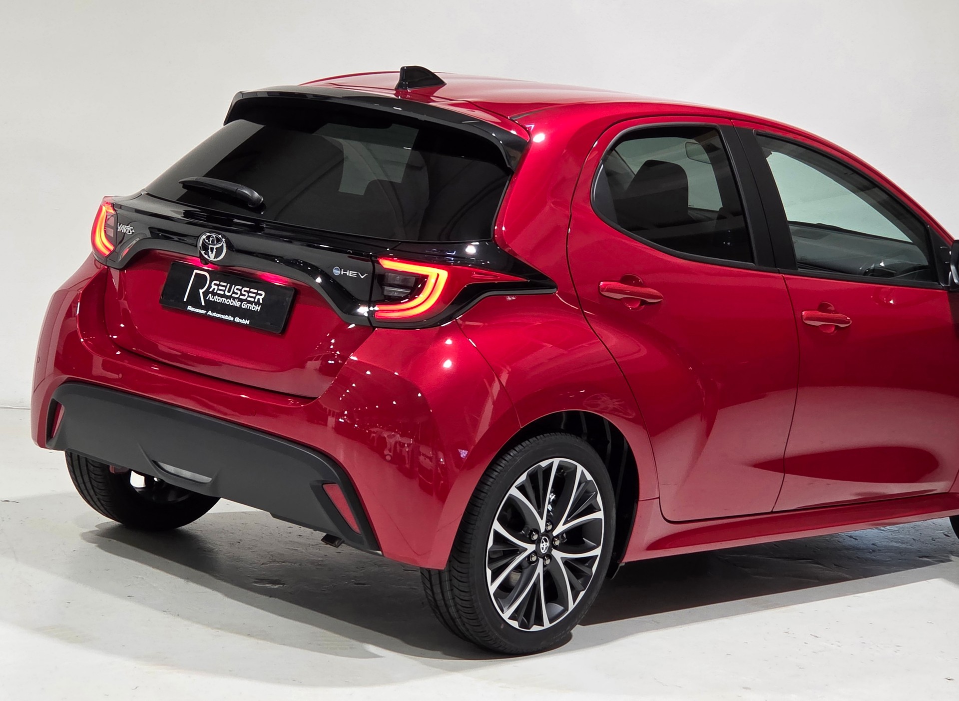 TOYOTA Yaris 1.5 e-CVT Teamplayer-image-26