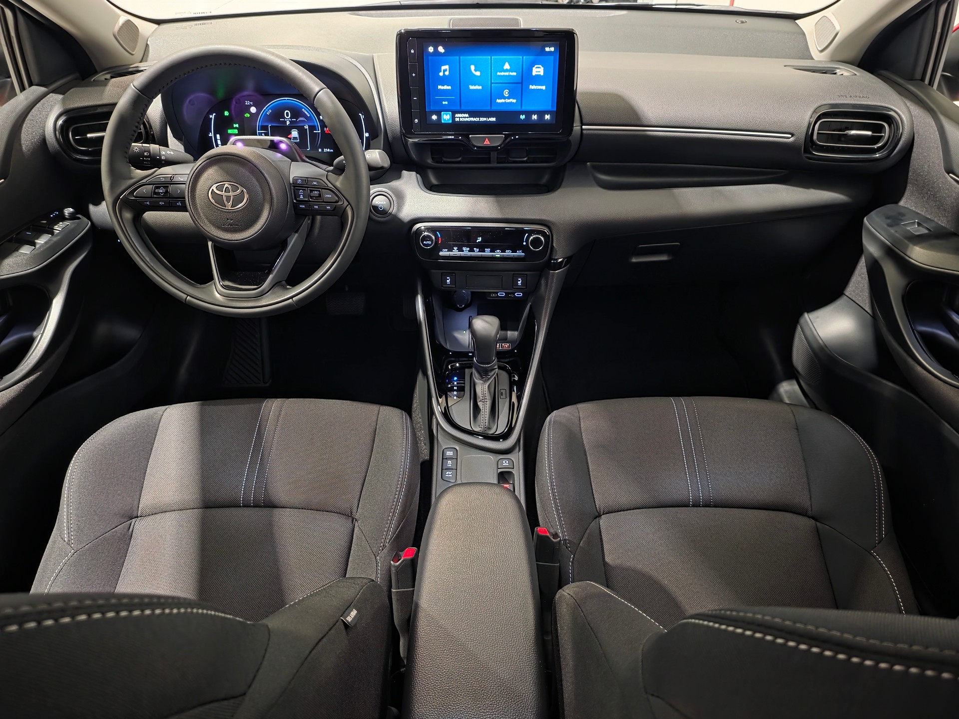 TOYOTA Yaris 1.5 e-CVT Teamplayer-image-4