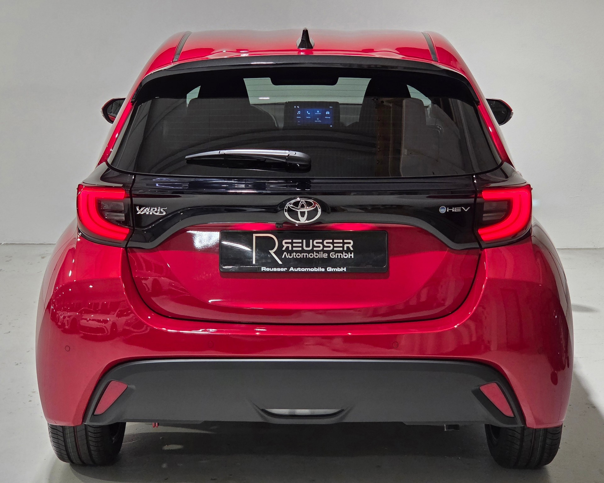 TOYOTA Yaris 1.5 e-CVT Teamplayer-image-3