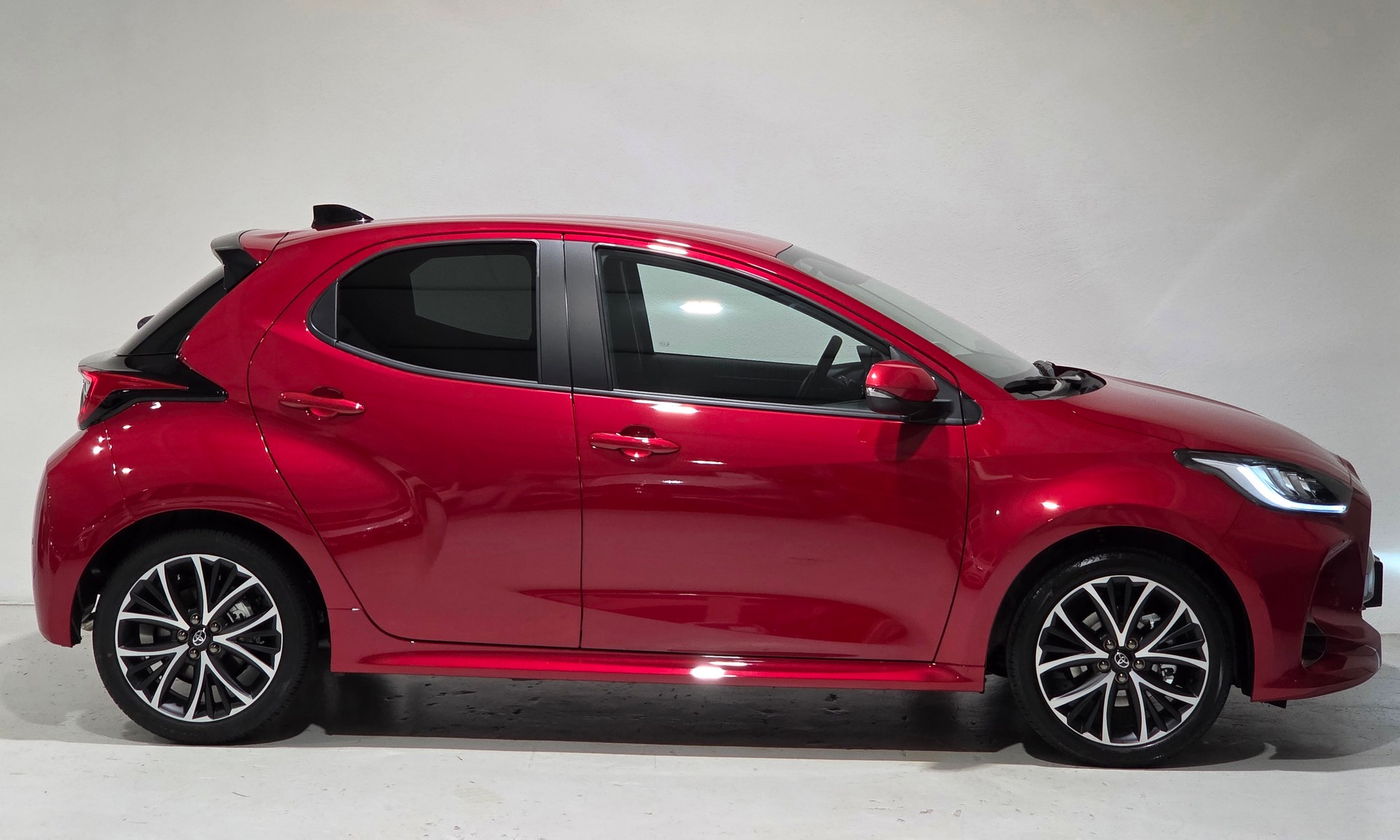 TOYOTA Yaris 1.5 e-CVT Teamplayer-image-24
