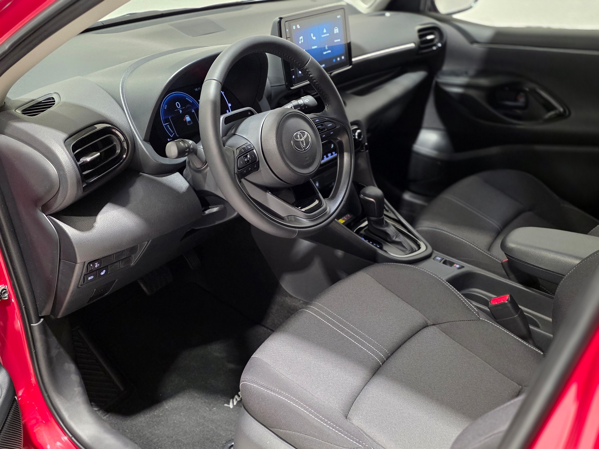 TOYOTA Yaris 1.5 e-CVT Teamplayer-image-6