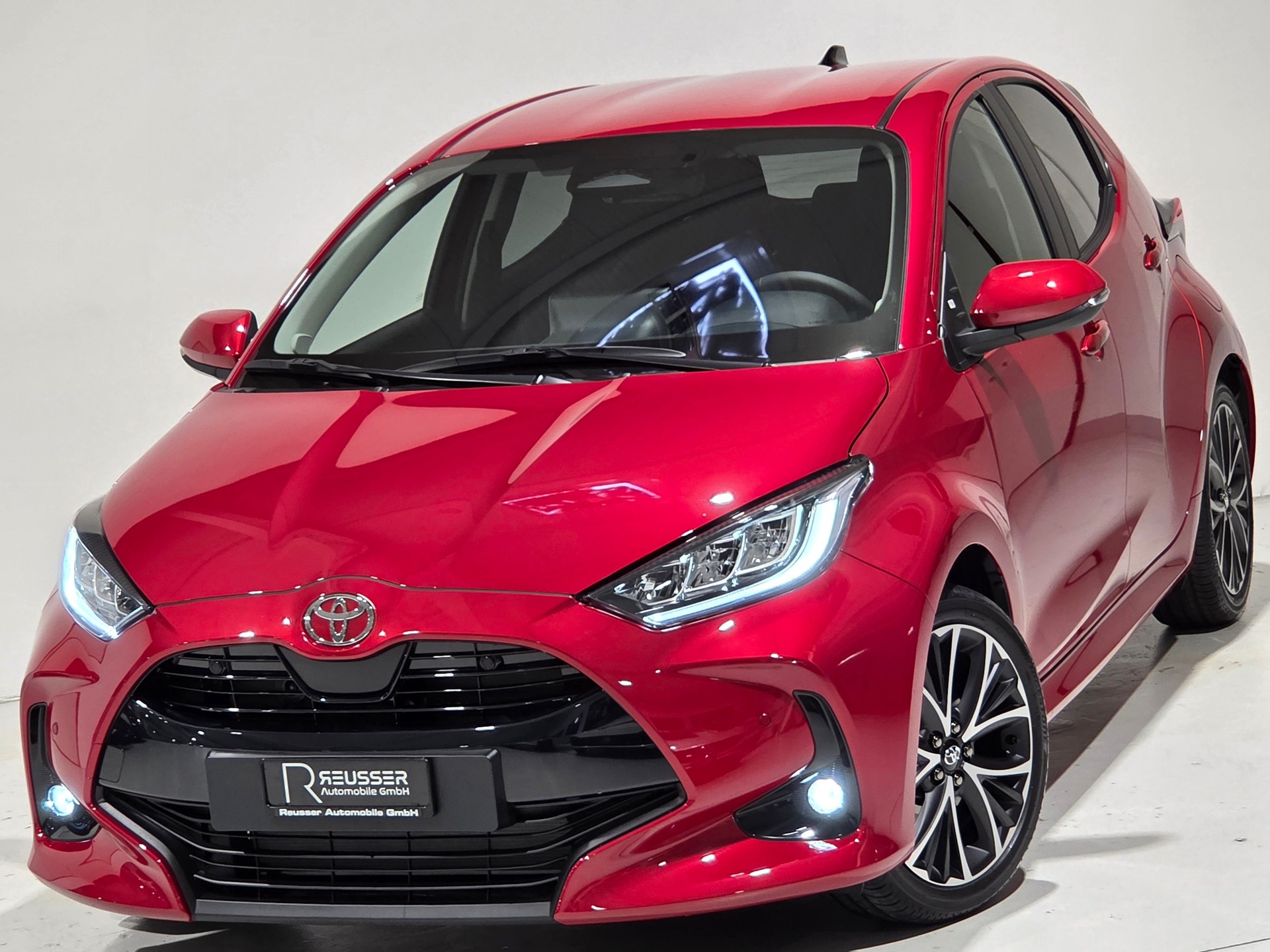 TOYOTA Yaris 1.5 e-CVT Teamplayer-image-0