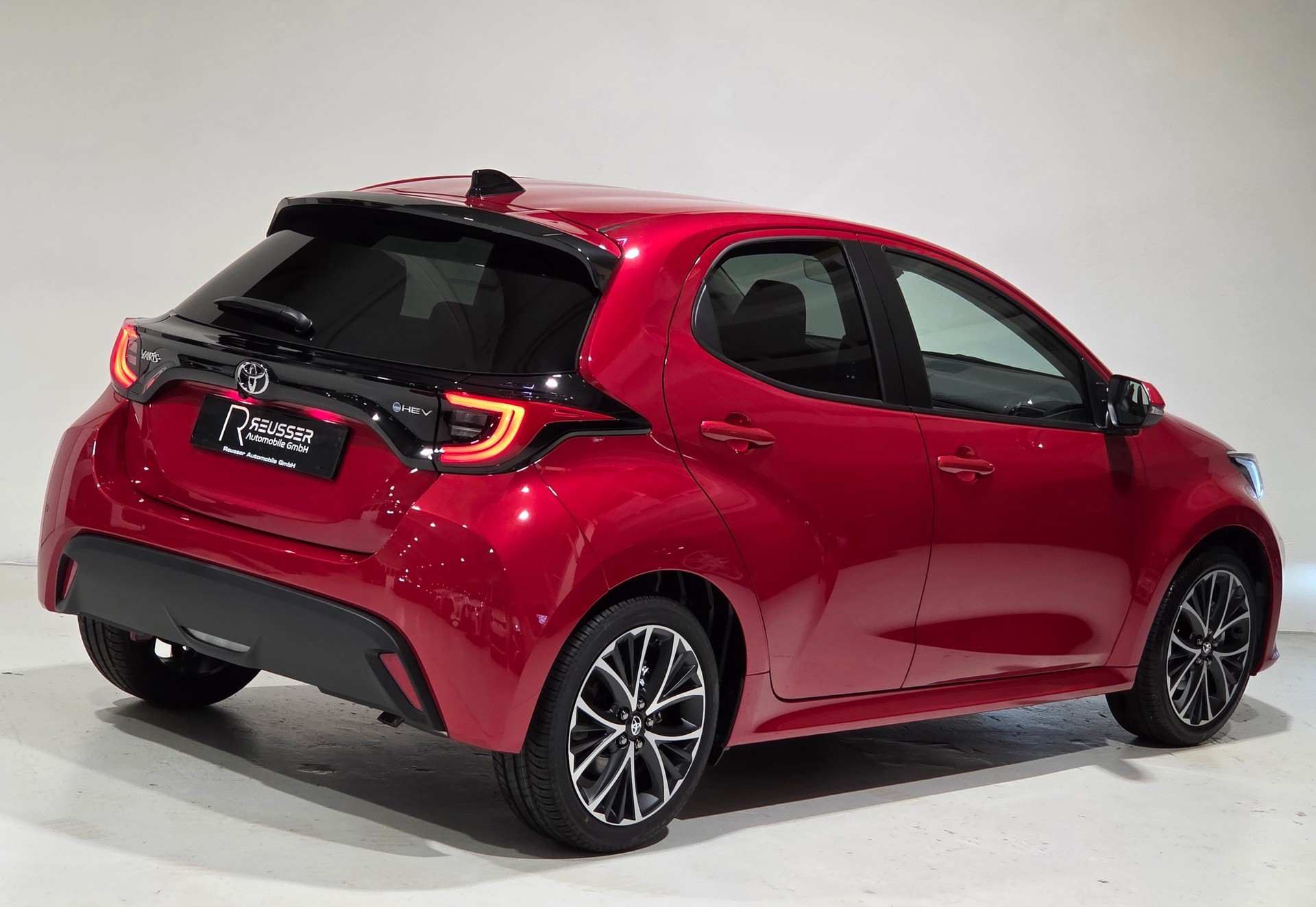 TOYOTA Yaris 1.5 e-CVT Teamplayer-image-25