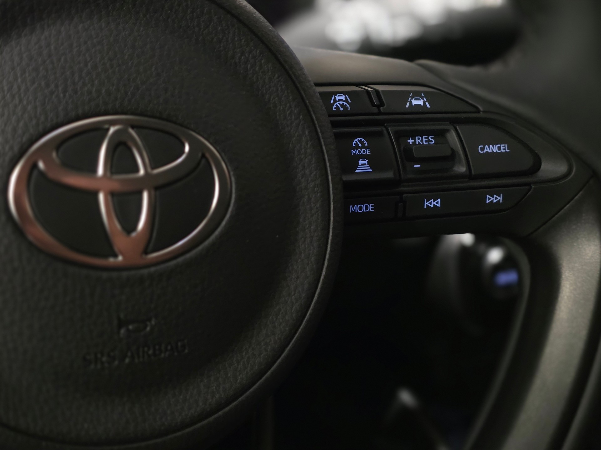 TOYOTA Yaris 1.5 e-CVT Teamplayer-image-8