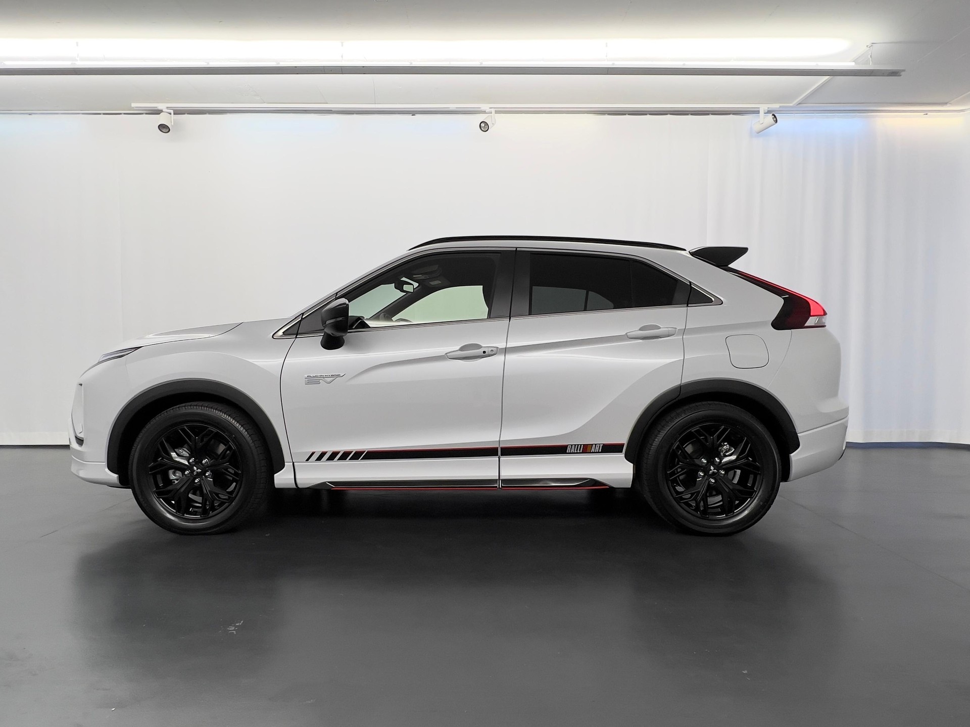 MITSUBISHI Eclipse Cross 2.4 PHEV Ralliart 4x4-image-1