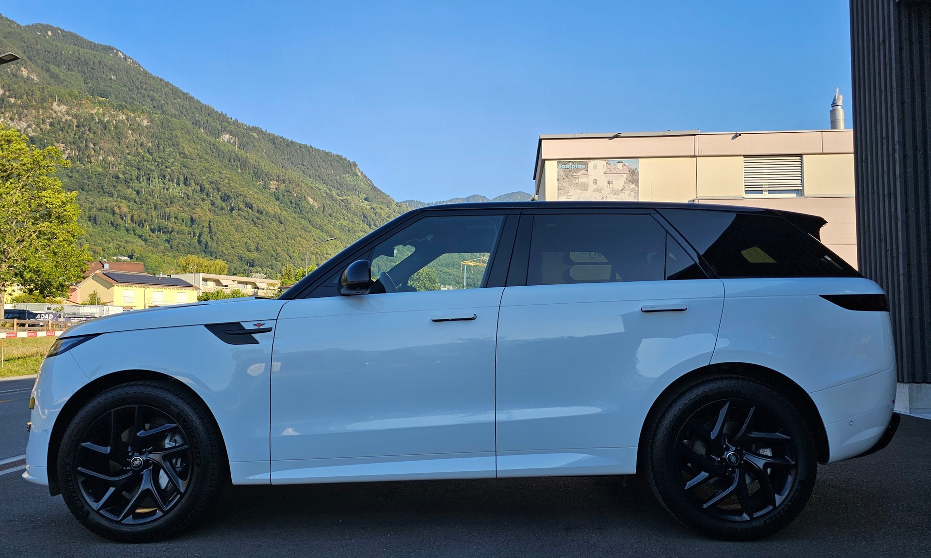 LAND ROVER RANGE ROVER SPORT-showroom-element-1