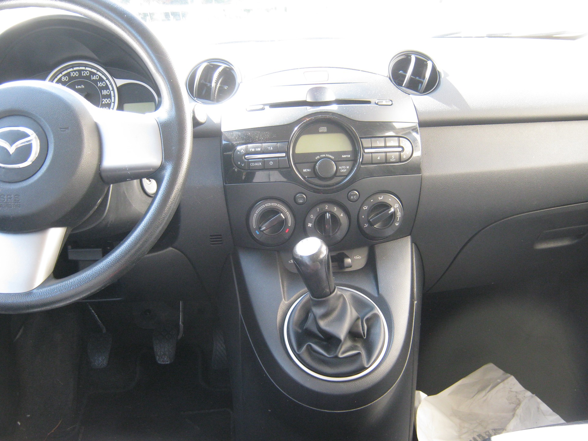 MAZDA 2 1.3i 16V Exclusive-image-7