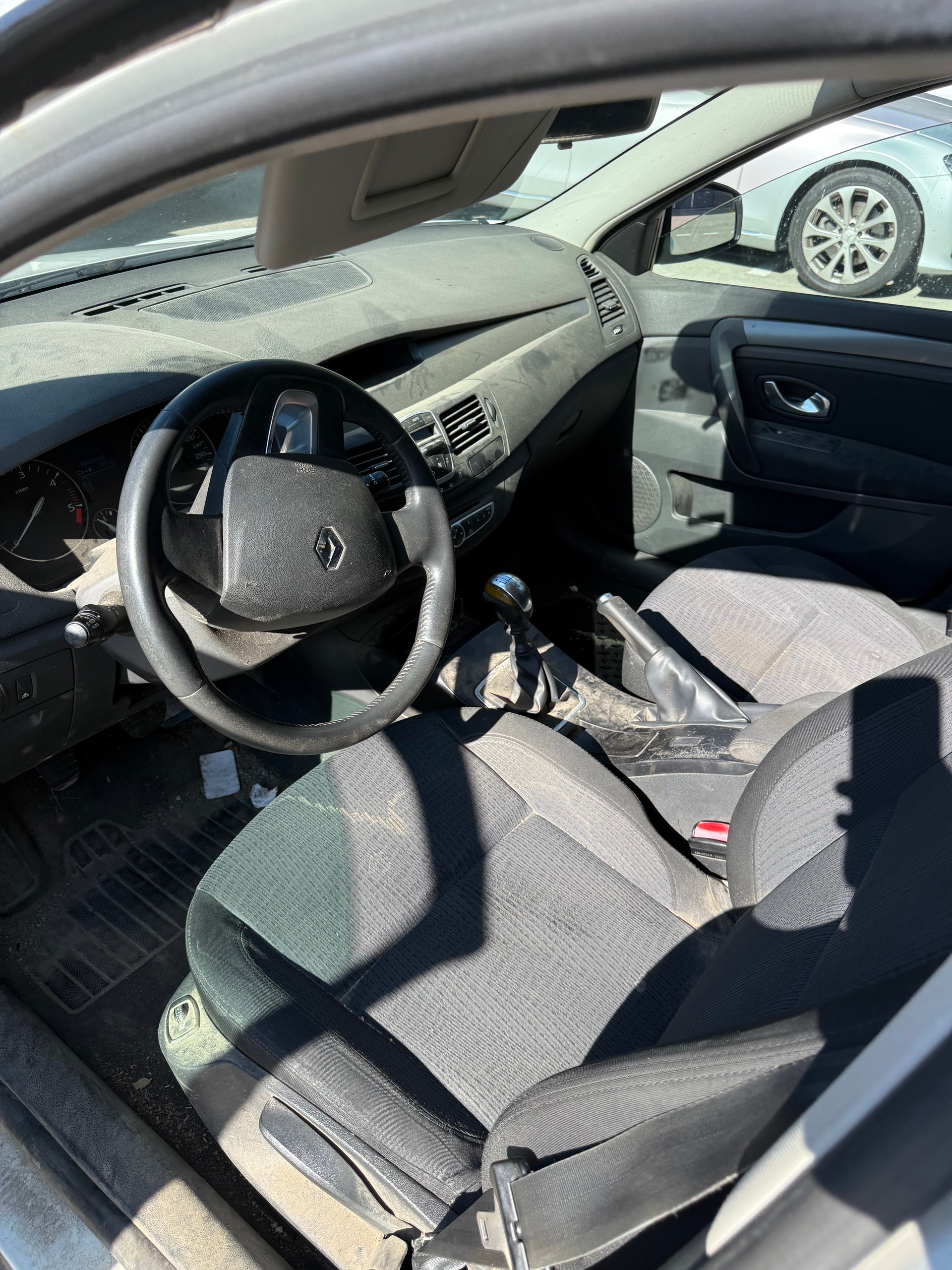 RENAULT Laguna Grandtour 2.0 dCi Expression-image-4