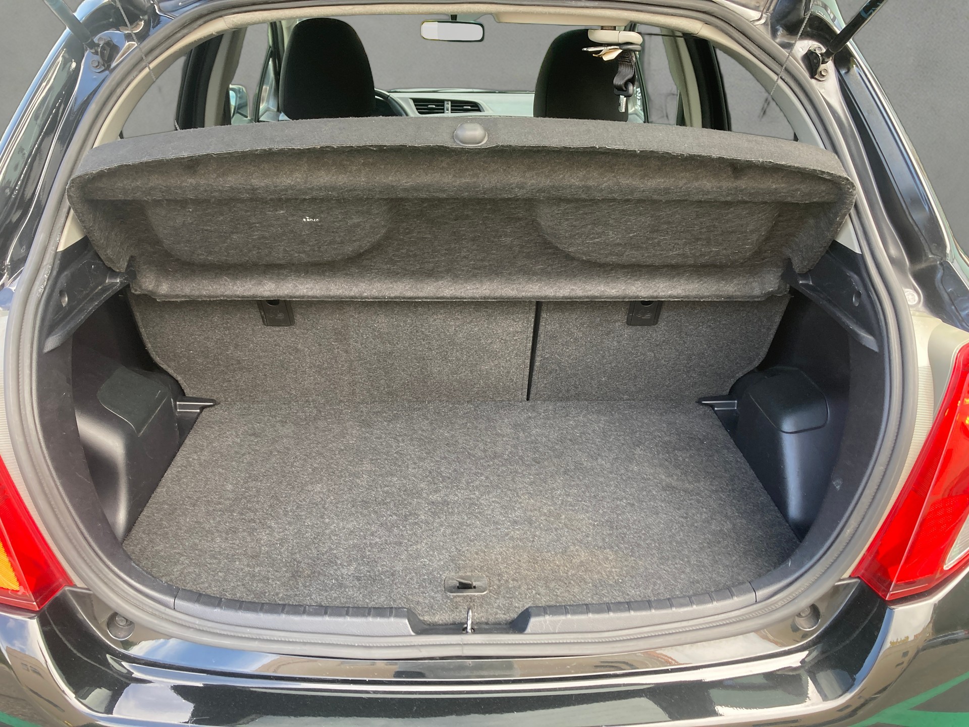 TOYOTA Yaris 1.33 Style-image-13