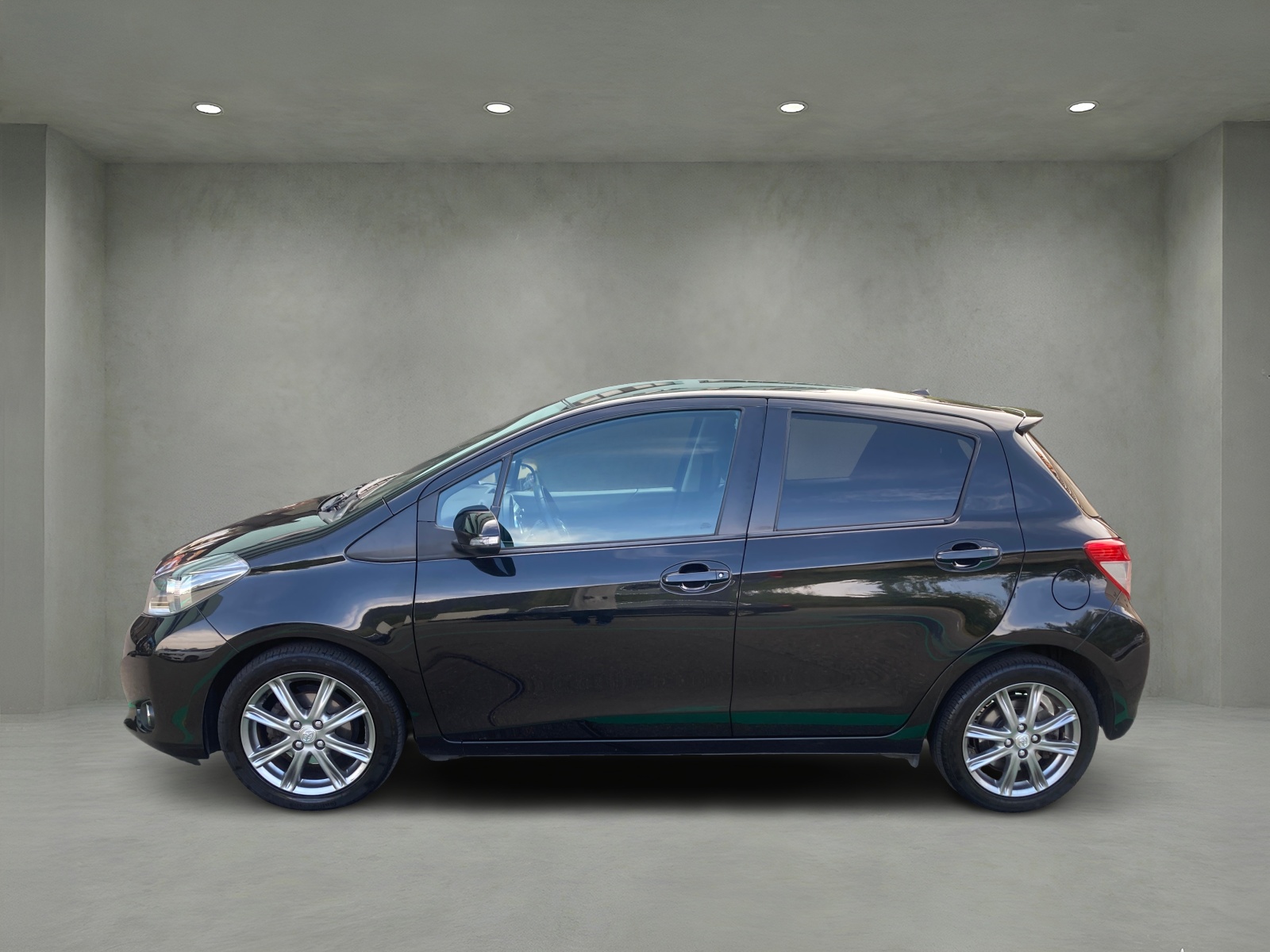 TOYOTA Yaris 1.33 Style-image-2