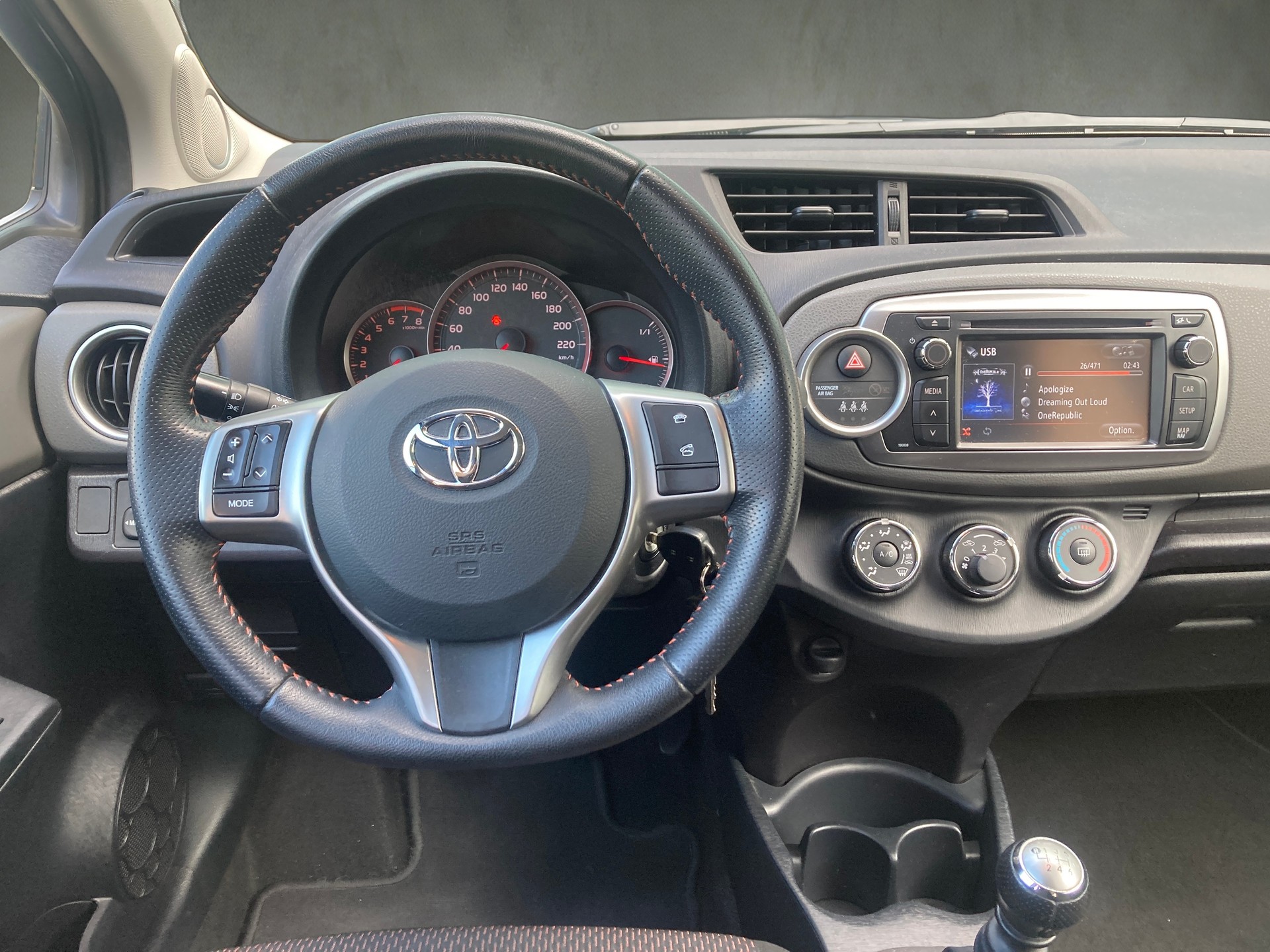 TOYOTA Yaris 1.33 Style-image-8