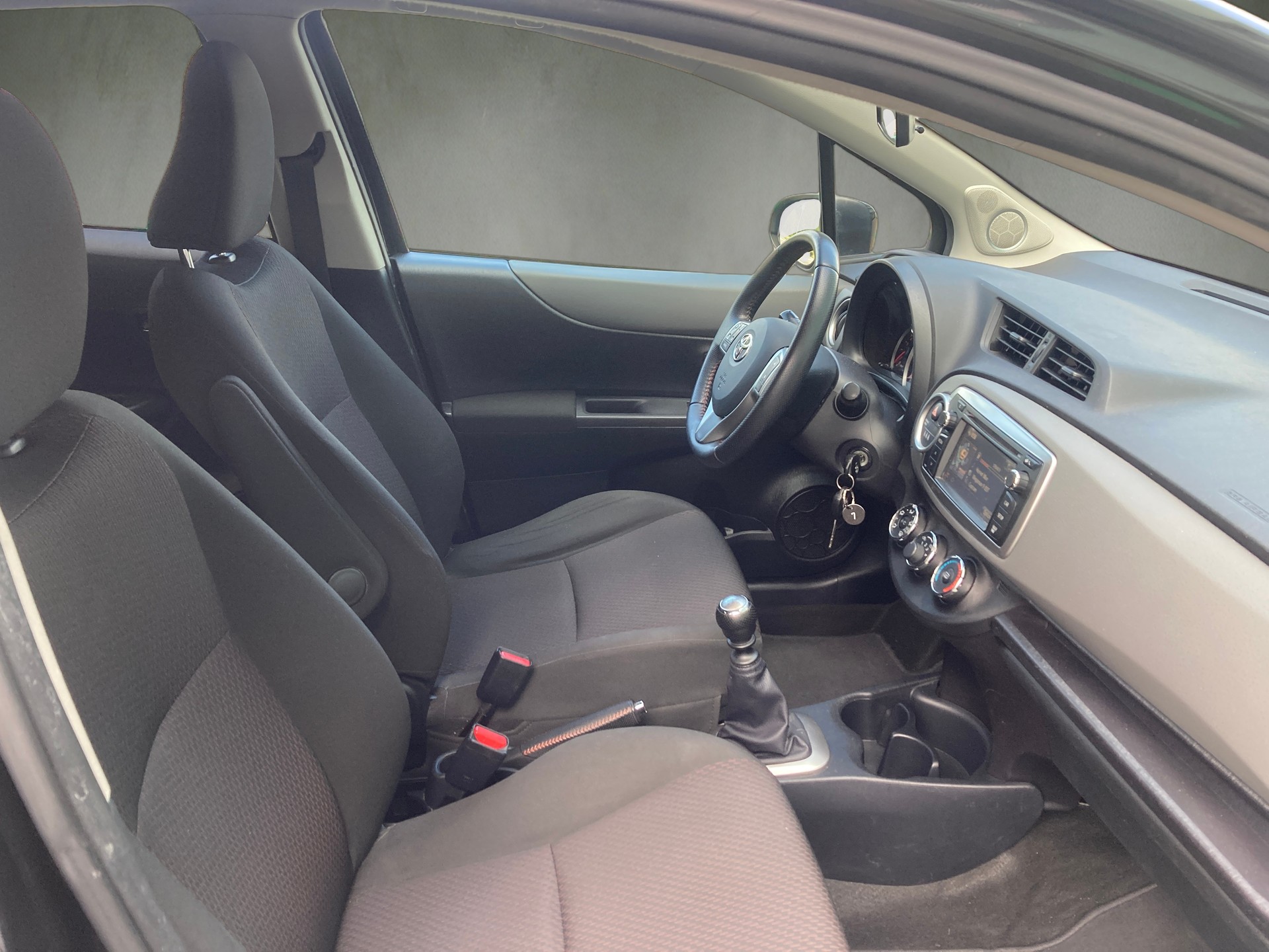 TOYOTA Yaris 1.33 Style-image-12