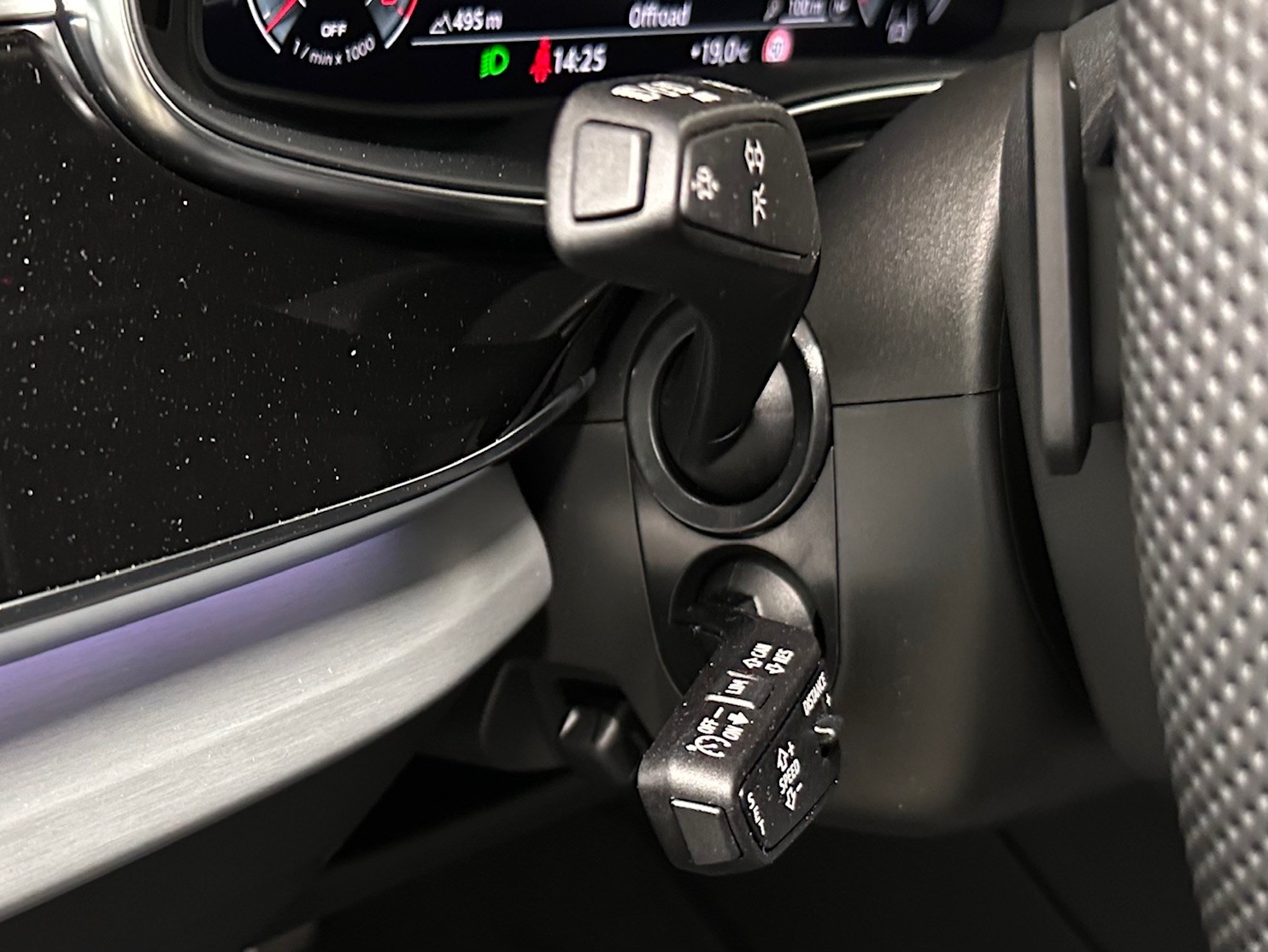 AUDI Q7 50 TDI quattro S Line tiptronic-image-10