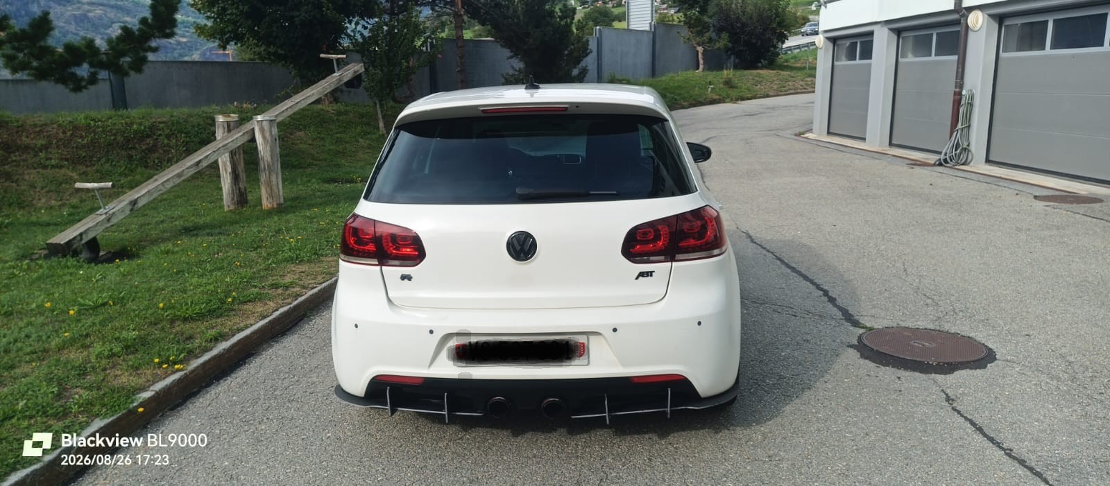 VW 2.0 TSI R DSG 4motion-image-1