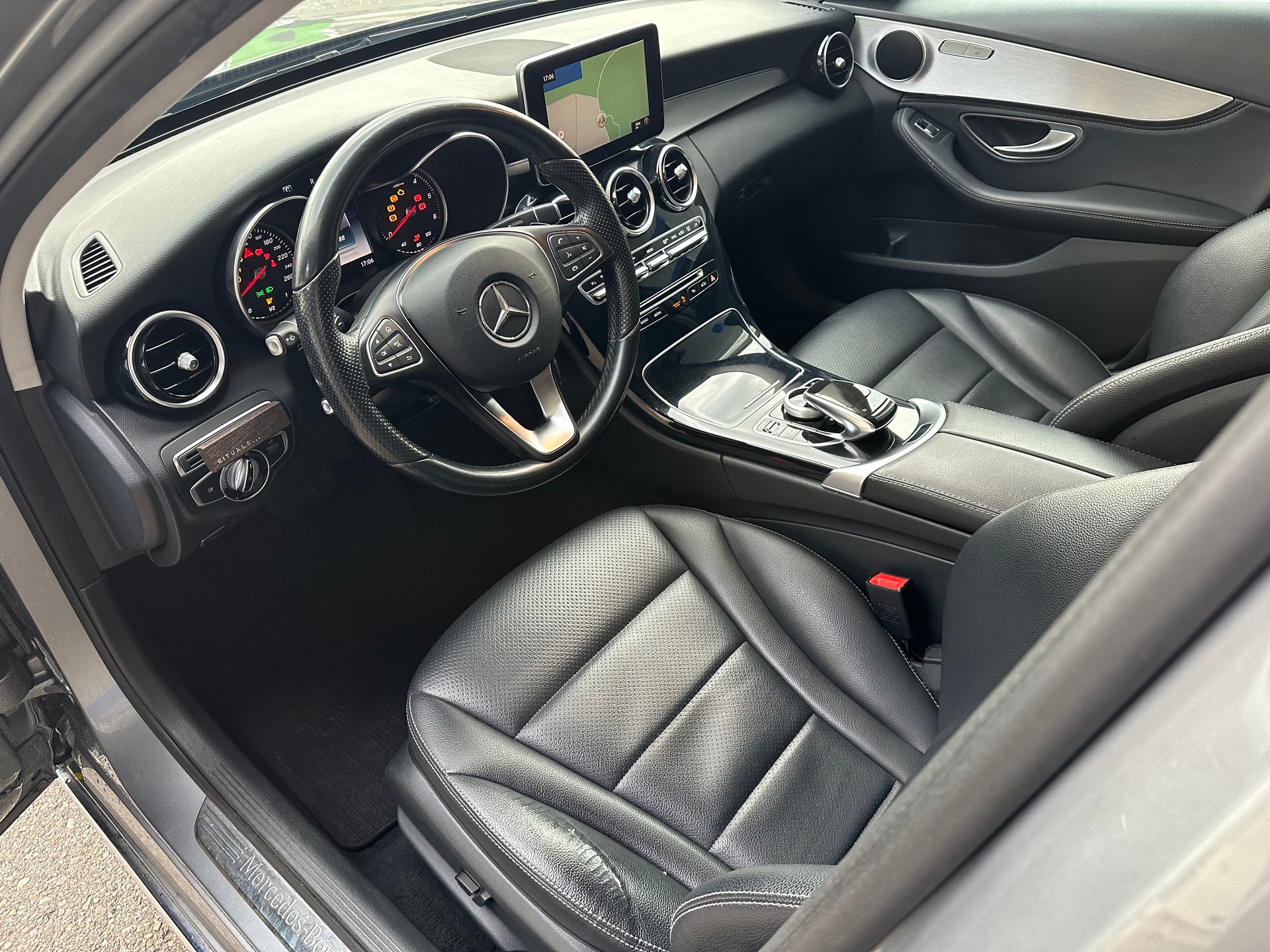 MERCEDES-BENZ C 250 BlueTec Avantgarde 4m-image-2