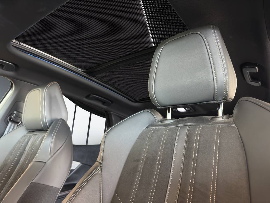PEUGEOT 3008 300e Hybrid4 GT Pack EAT8-image-9